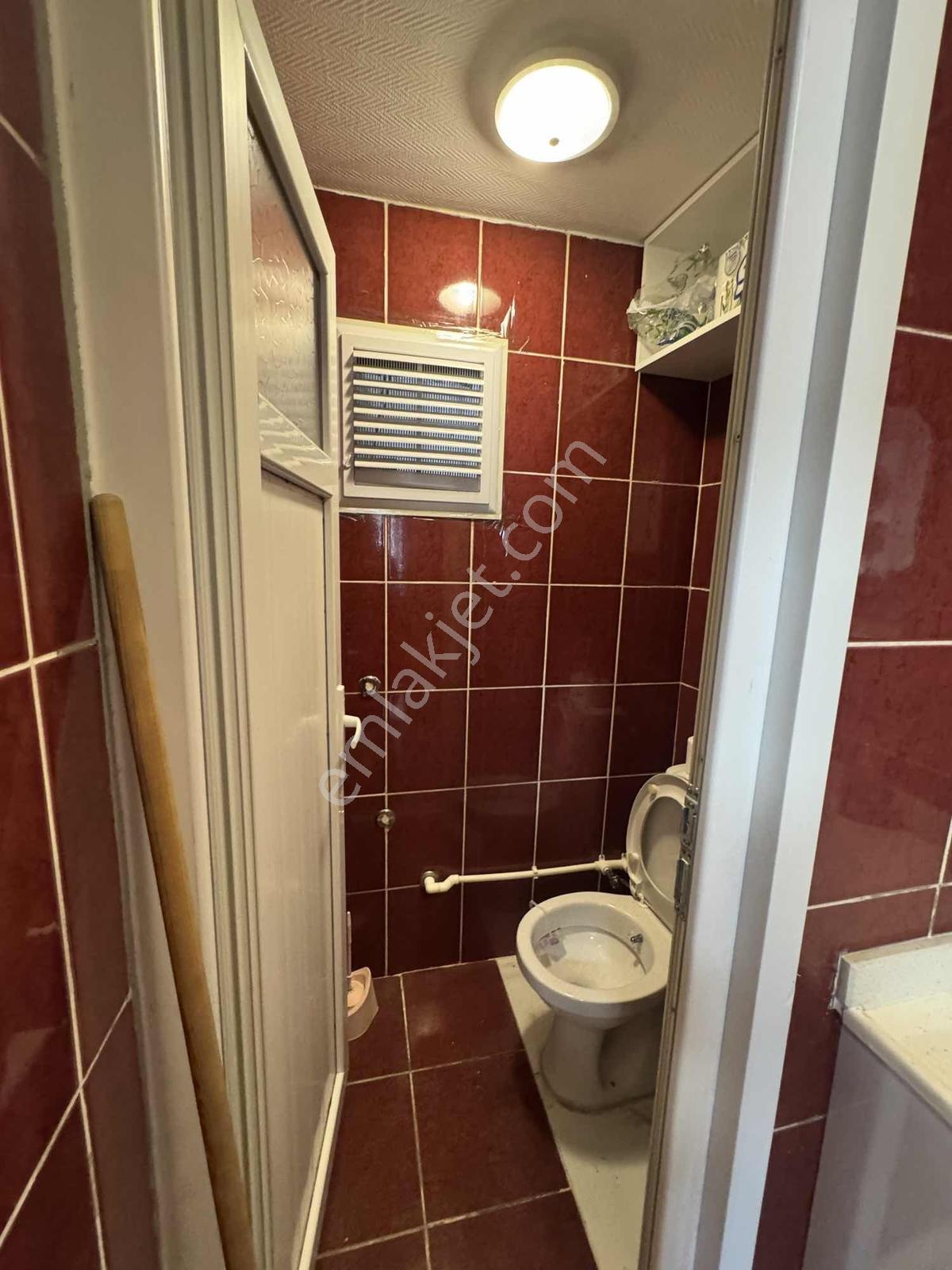 Üsküdarda Cadde Üstü Wc'li Boş Kiralık Ofis - Görsel 3