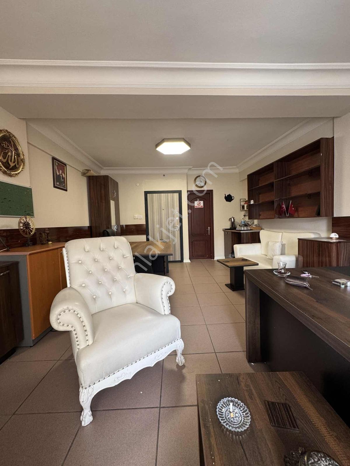 Üsküdarda Cadde Üstü Wc'li Boş Kiralık Ofis - Görsel 8