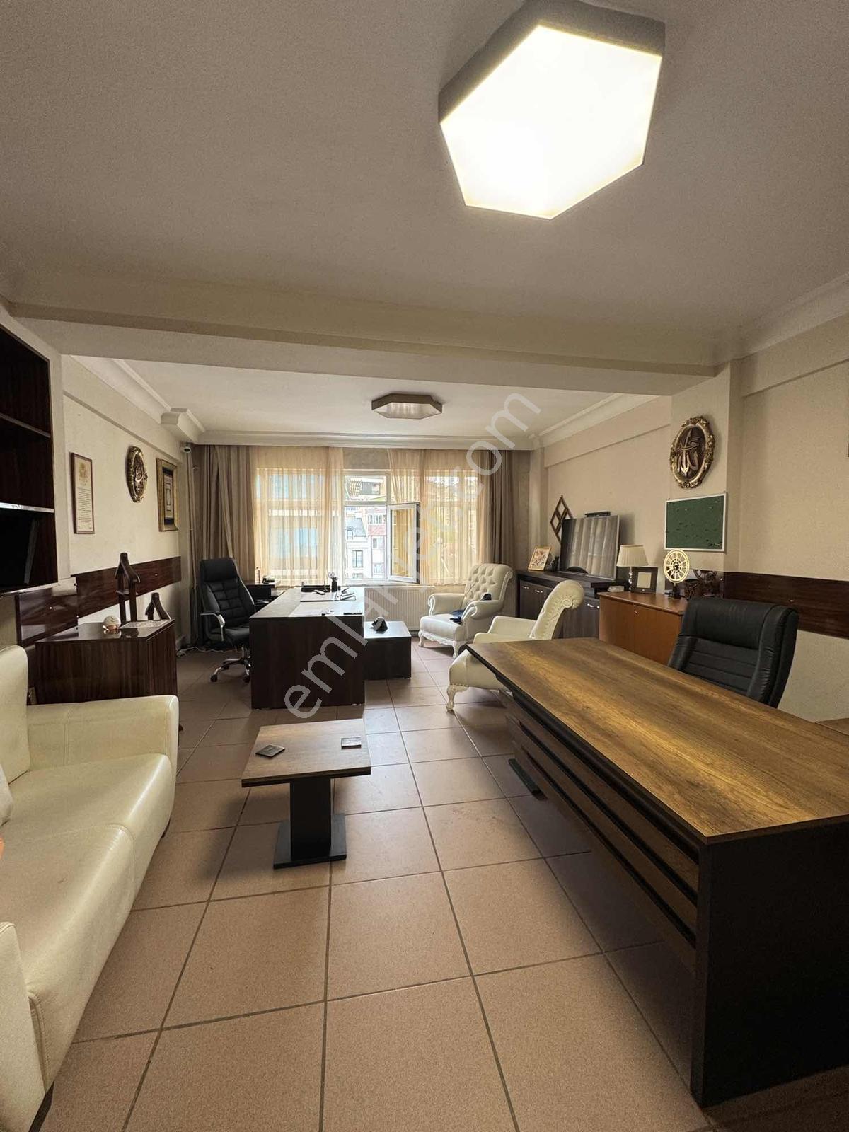 Üsküdarda Cadde Üstü Wc'li Boş Kiralık Ofis - Görsel 11