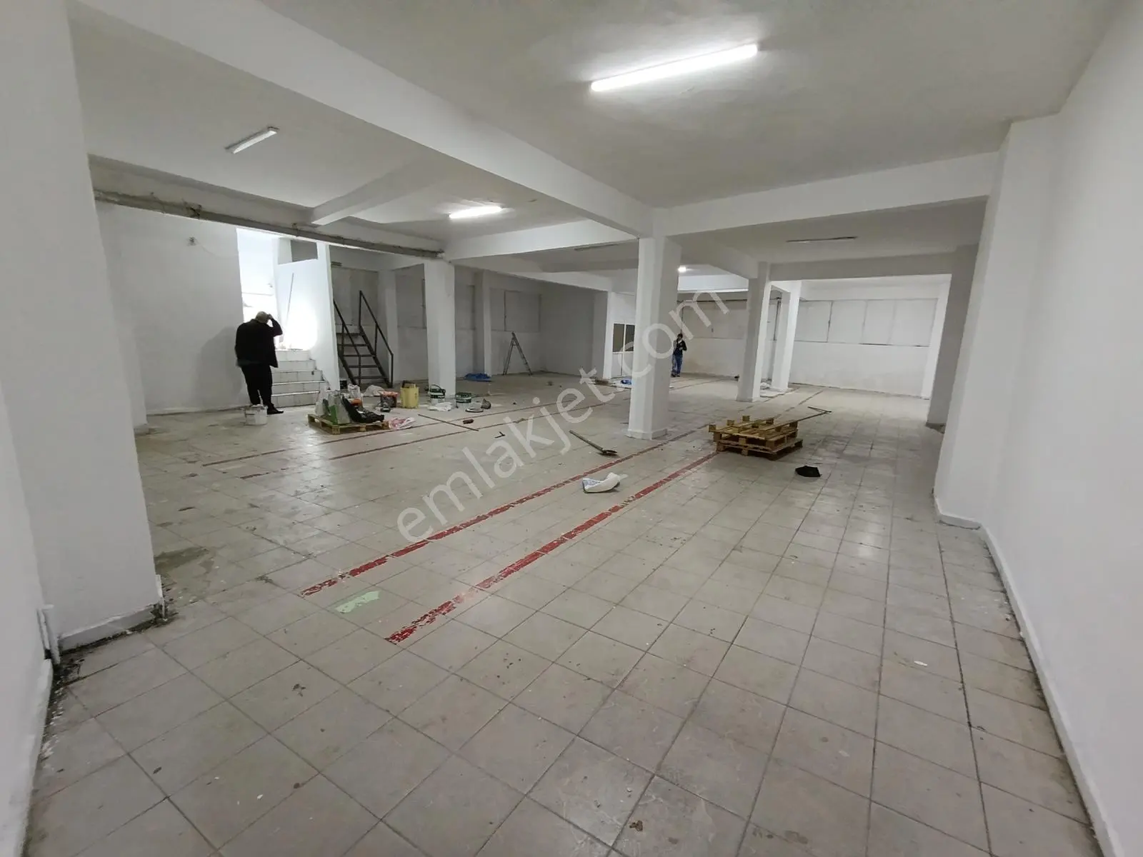 Kiralık Cumhuriyet Mah.350 M2 Depo Ve Tekstile Uygun Masrafsız