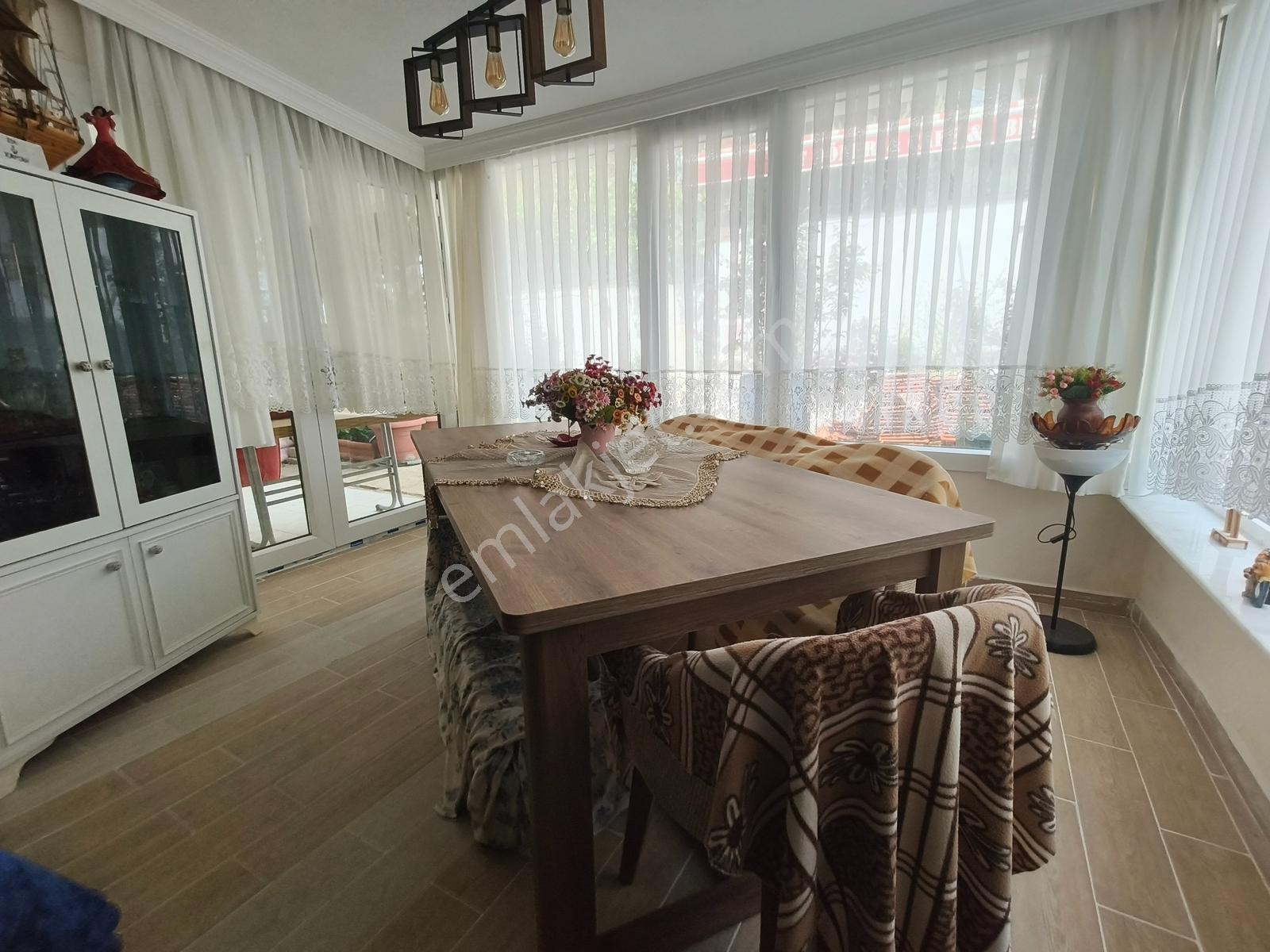 İzmir Güzelbahçe Çamlı Mahallesinde Tam Müstakil Villa - Görsel 9