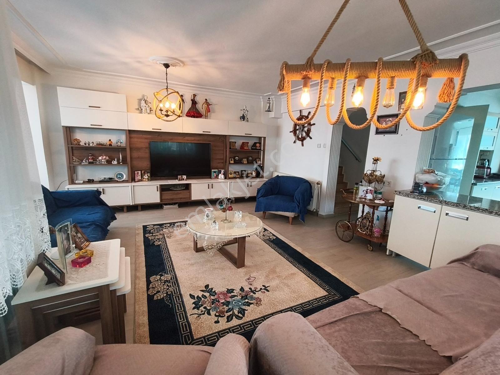 İzmir Güzelbahçe Çamlı Mahallesinde Tam Müstakil Villa - Görsel 17