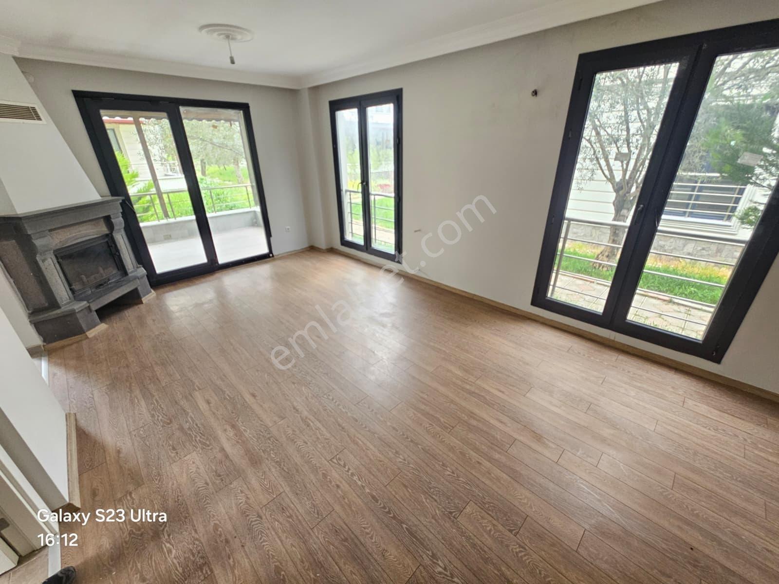 Eu Gayrimenkulden Denize Yakın Şömineli 3+1 Villa - Görsel 15