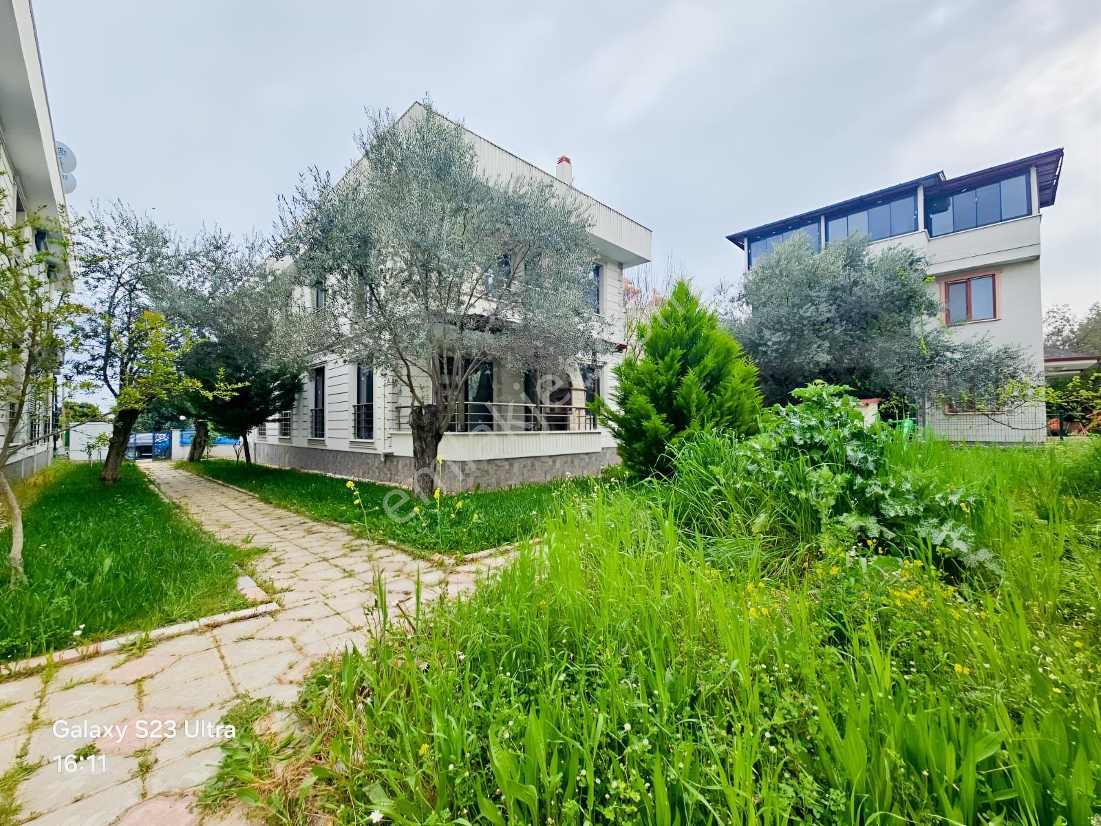 Eu Gayrimenkulden Denize Yakın Şömineli 3+1 Villa - Görsel 33