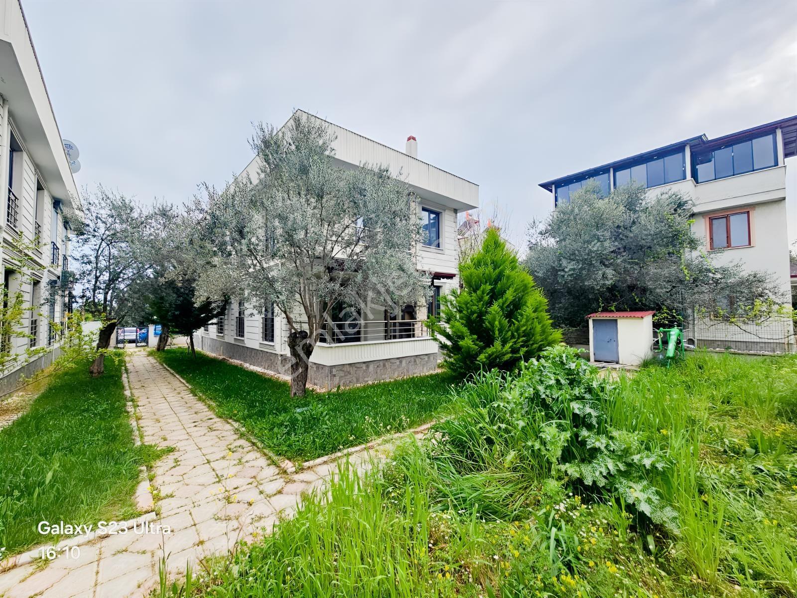 Eu Gayrimenkulden Denize Yakın Şömineli 3+1 Villa - Görsel 35