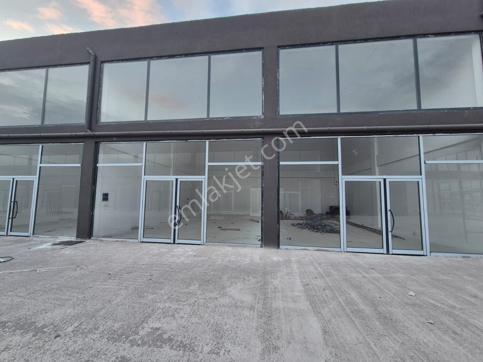 Yenikent'de Sanayisinde 90 M2 Sanayi Dükkanı İskanlı Yatırımlık