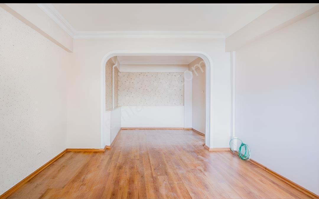Çimen Sitesinde Kiralık 3+1 Daire - Manzaralı - Görsel 4