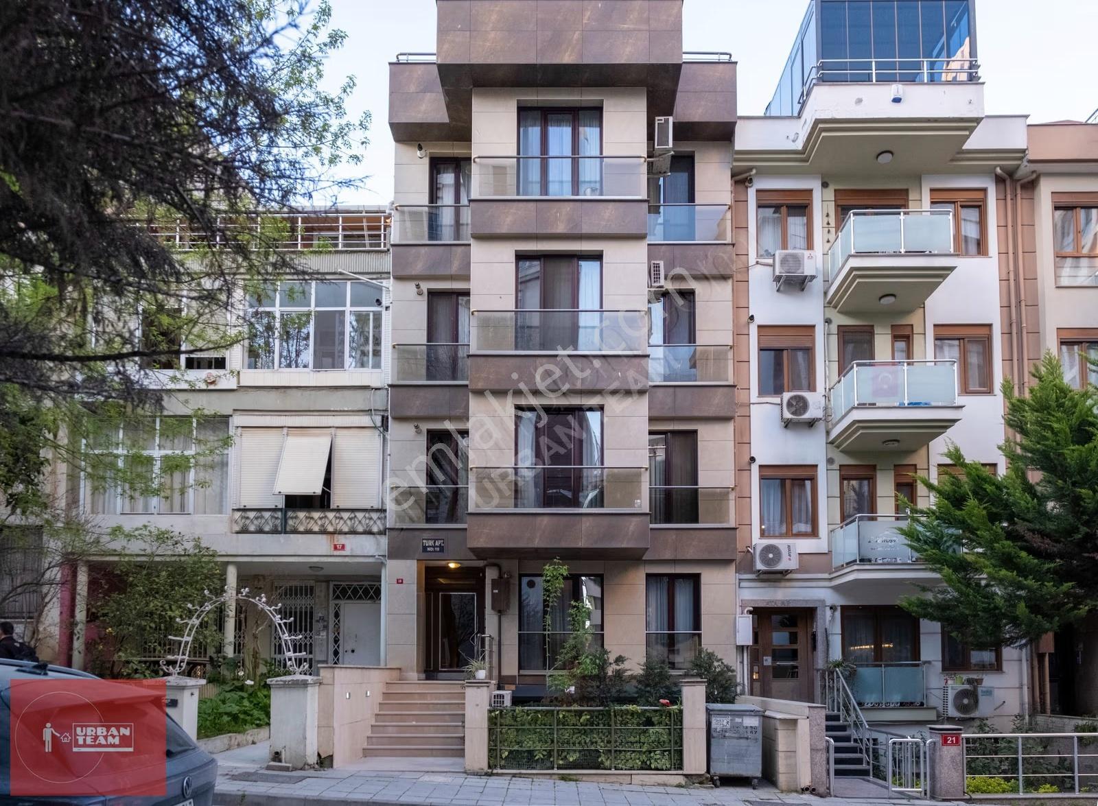 Suadiyede Az Katlı Genç Binada Teraslı Fırsat 3+2