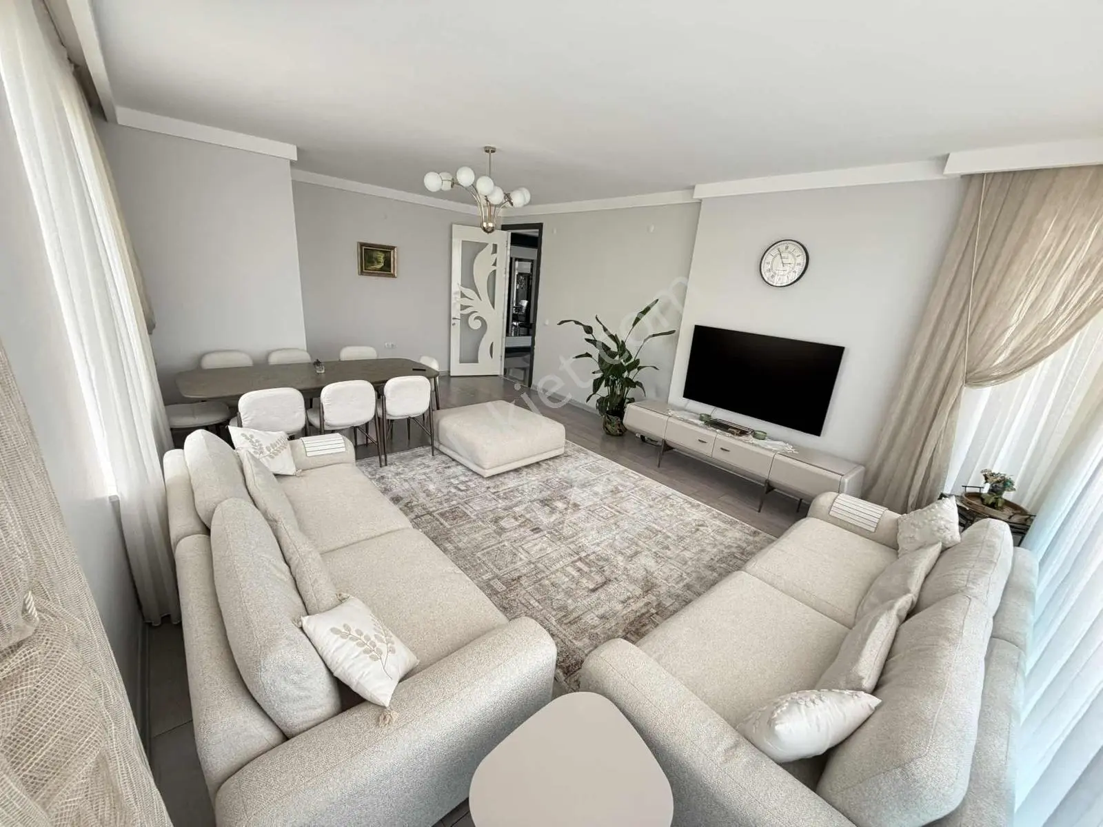 Bağlıca Merkezde K.otoparklı Geniş 4+1 Satılık Daire