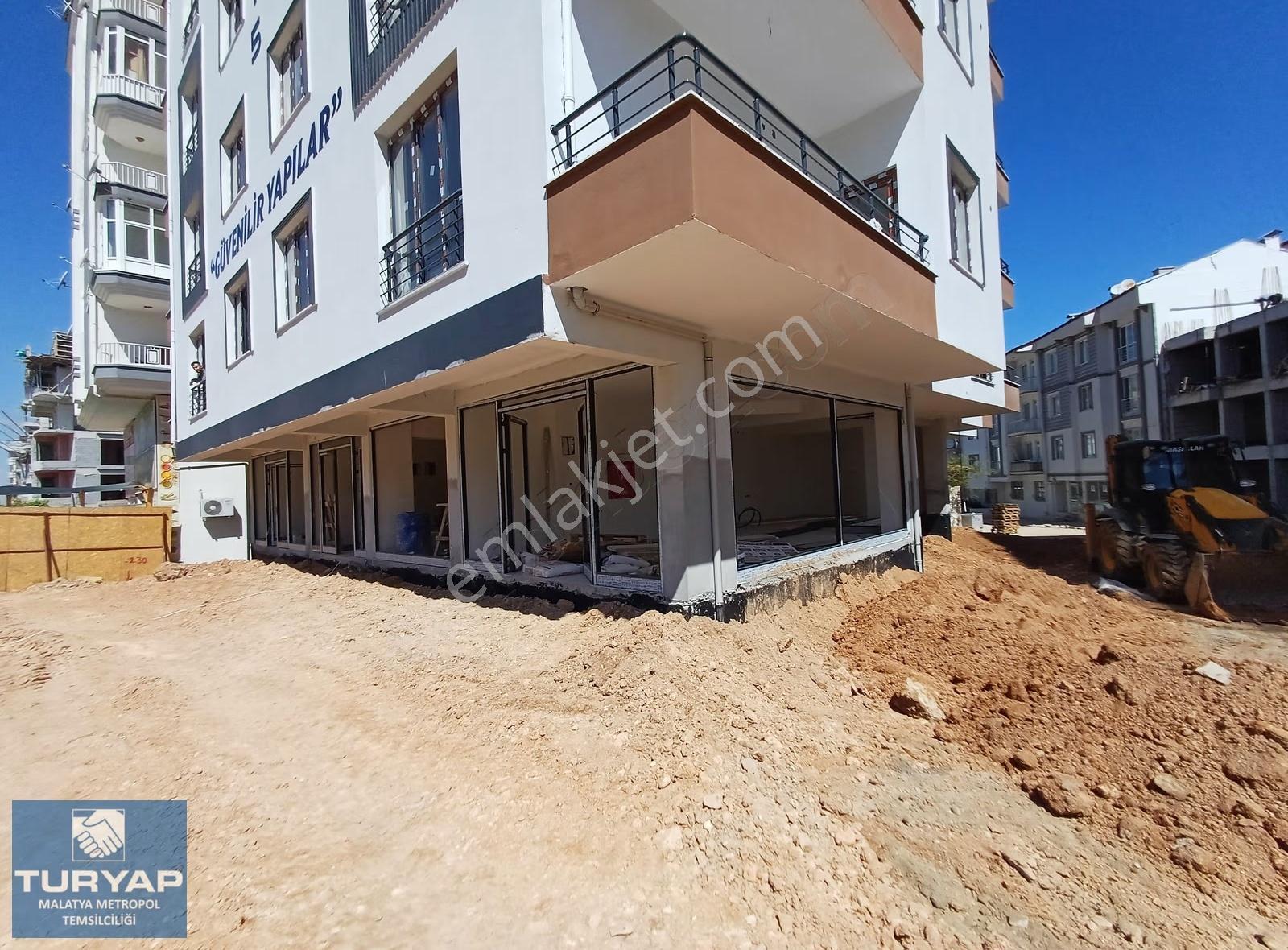 Turyap Metropolden Vali Konağı Ana Cad Üzeri Kiralık Köşe Dükkan