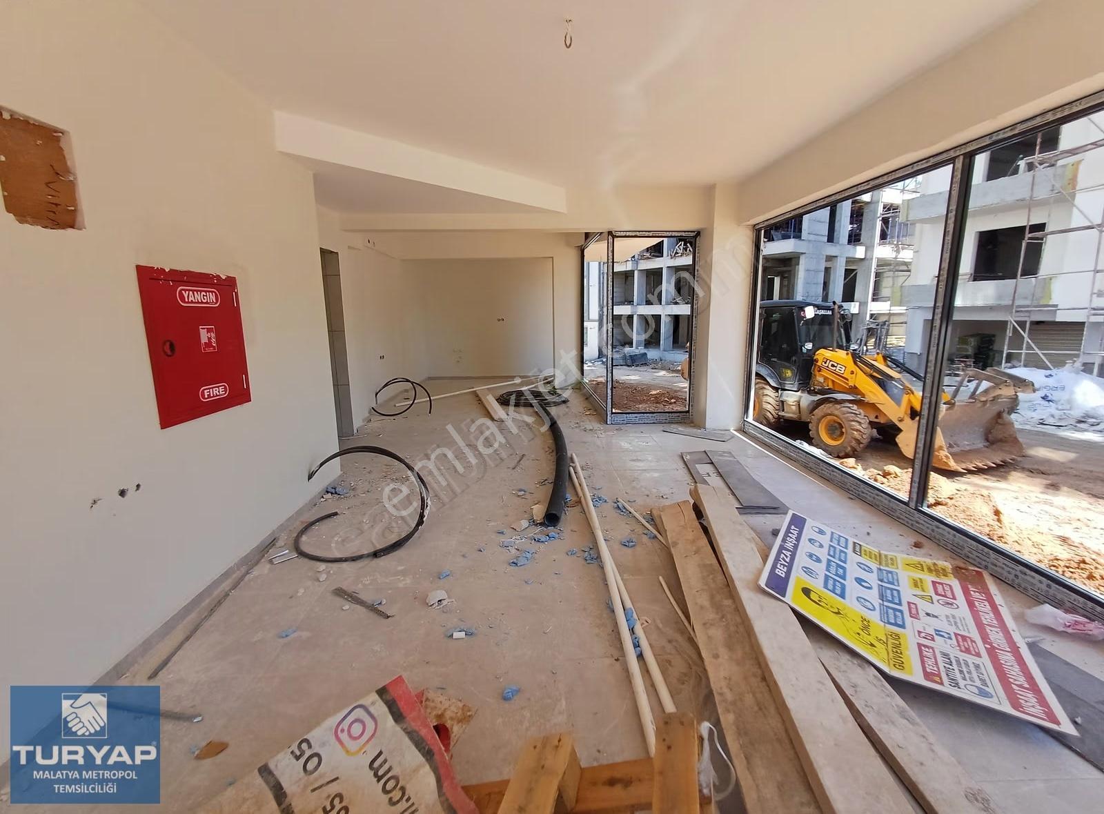 Turyap Metropolden Vali Konağı Ana Cad Üzeri Kiralık Köşe Dükkan - Görsel 6