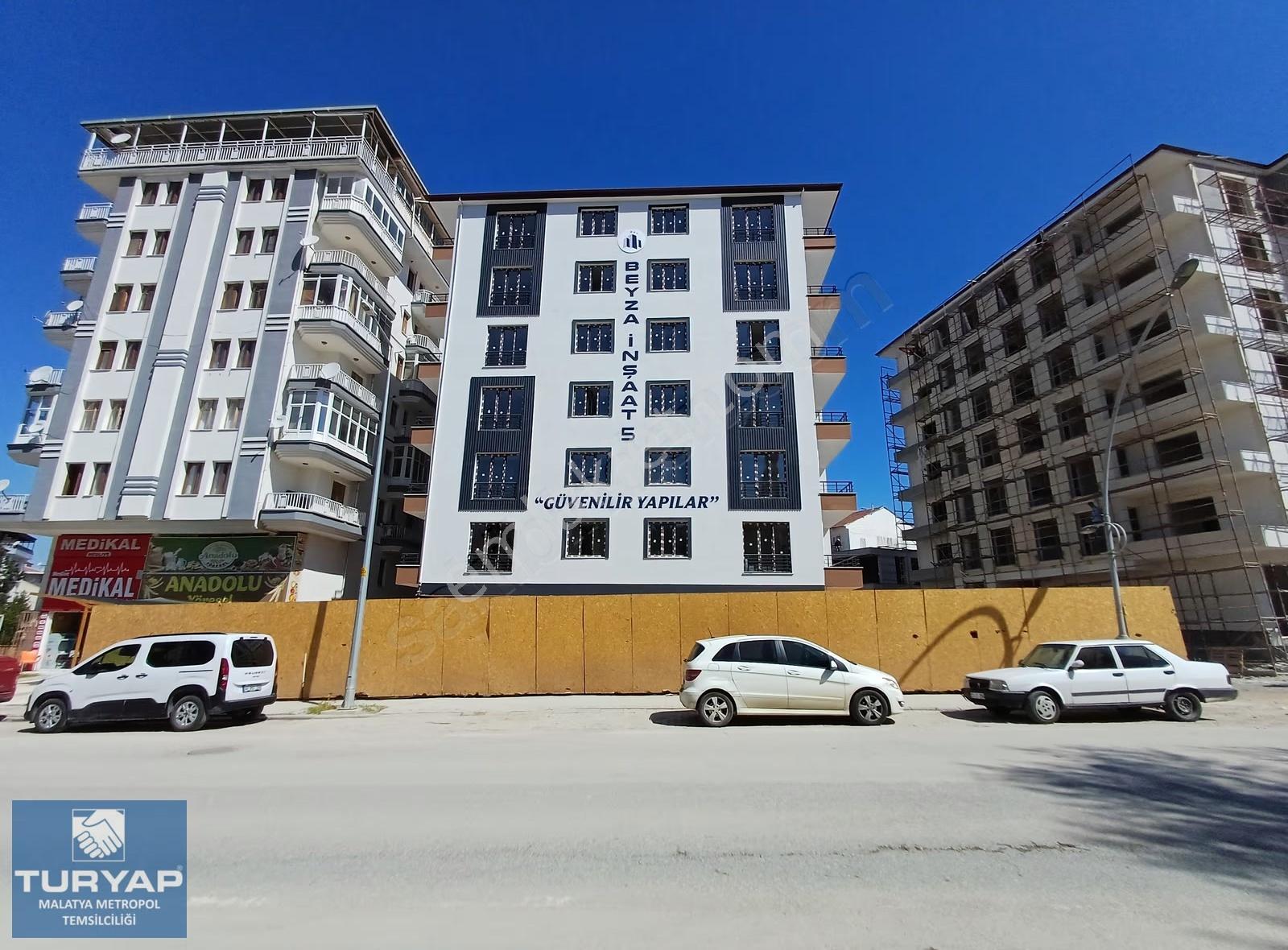 Turyap Metropolden Vali Konağı Ana Cad Üzeri Kiralık Köşe Dükkan - Görsel 3
