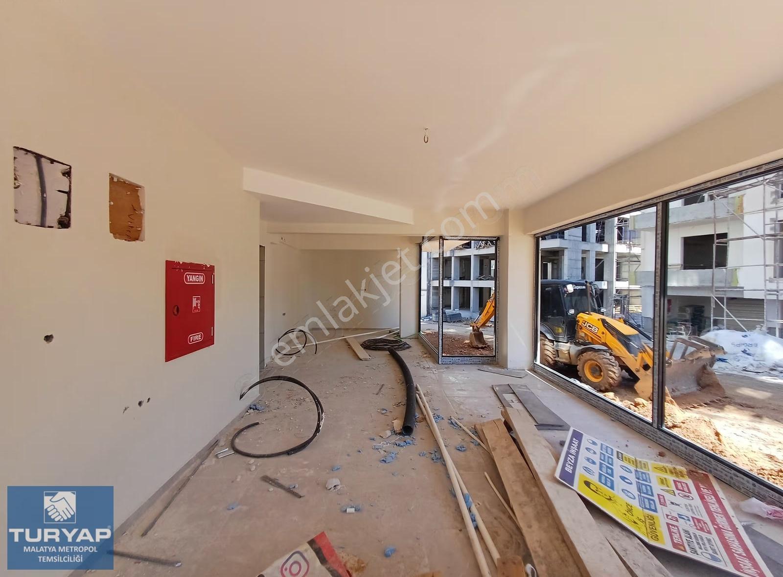 Turyap Metropolden Vali Konağı Ana Cad Üzeri Kiralık Köşe Dükkan - Görsel 11