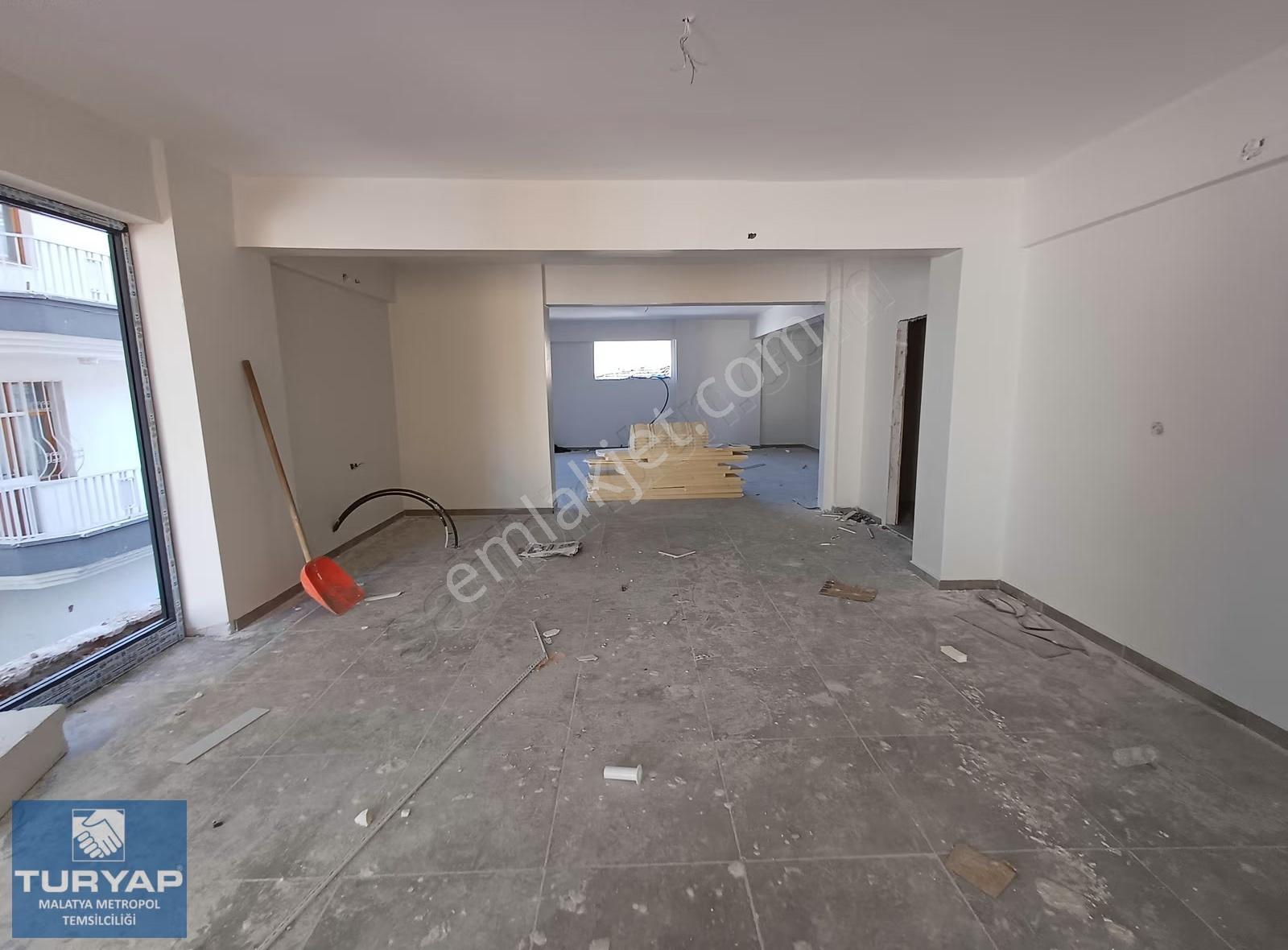Turyap Metropolden Vali Konağı Ana Cad Üzeri Kiralık Köşe Dükkan - Görsel 3