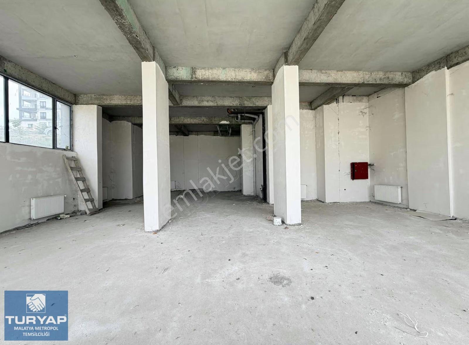 Turyap Metropol'den Tecde'de Satılık 150 M² Dükkan
