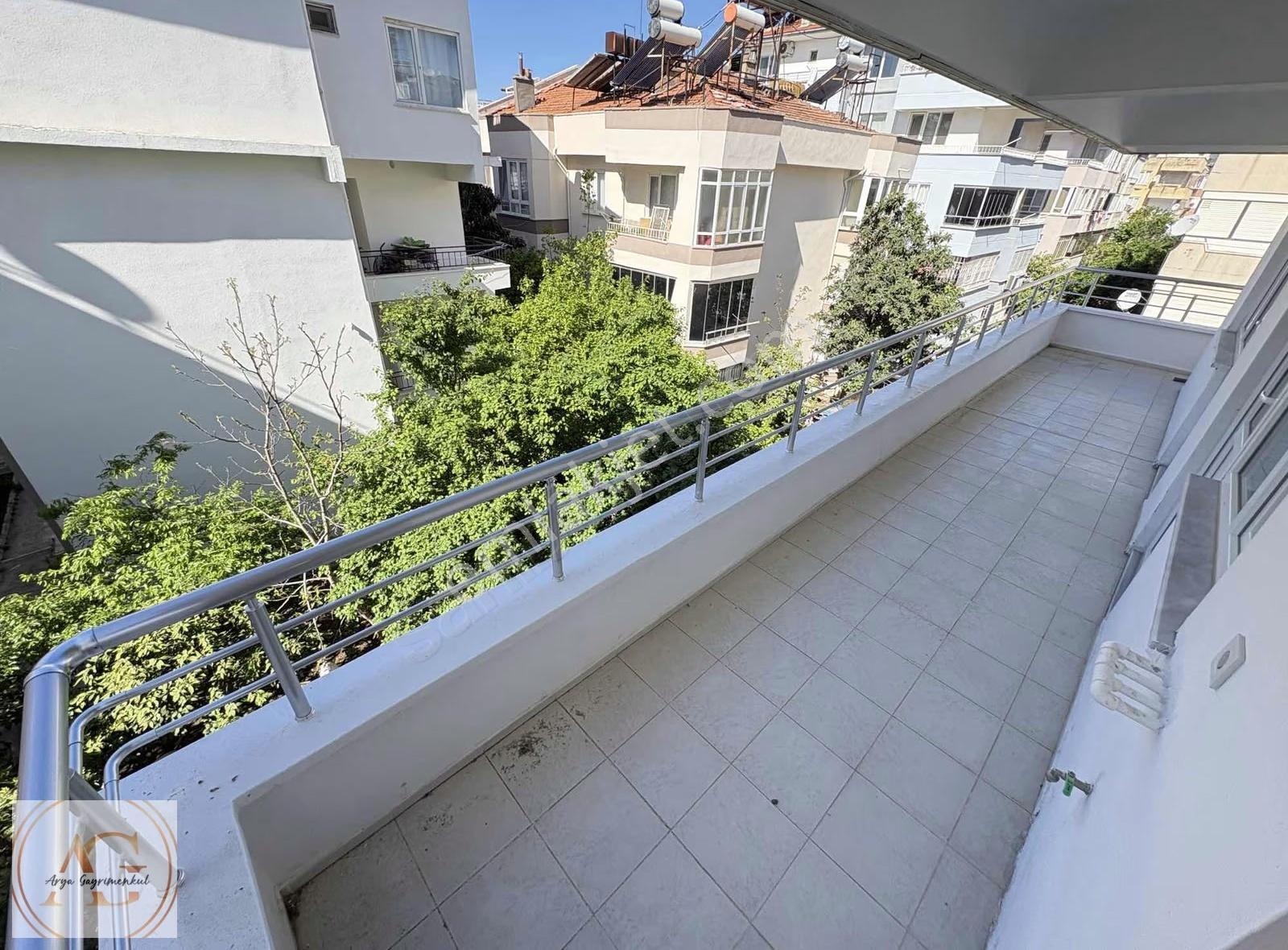 Arya'dan Akçay'da Arakat Satılık 2+1 Doğalgazlı Daire