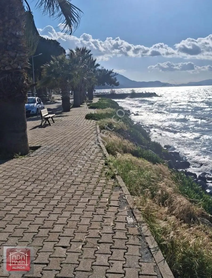 Güzelçamlıda Plaja 100mt Havuzlu Site İçerisinde 3+1 Villa