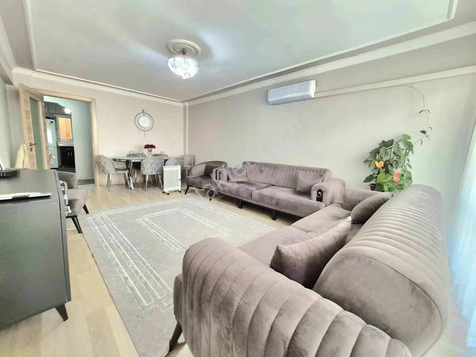 K.yaka Bahariye Mah. Cadde Üzeri Çift Balkon Yapalı 2+1 120 M2 - Görsel 3