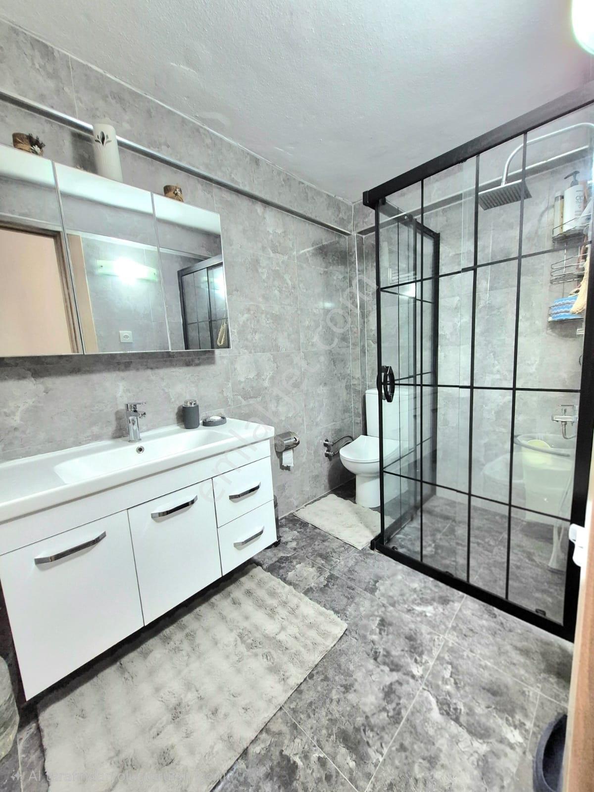 K.yaka Bahariye Mah. Cadde Üzeri Çift Balkon Yapalı 2+1 120 M2 - Görsel 16