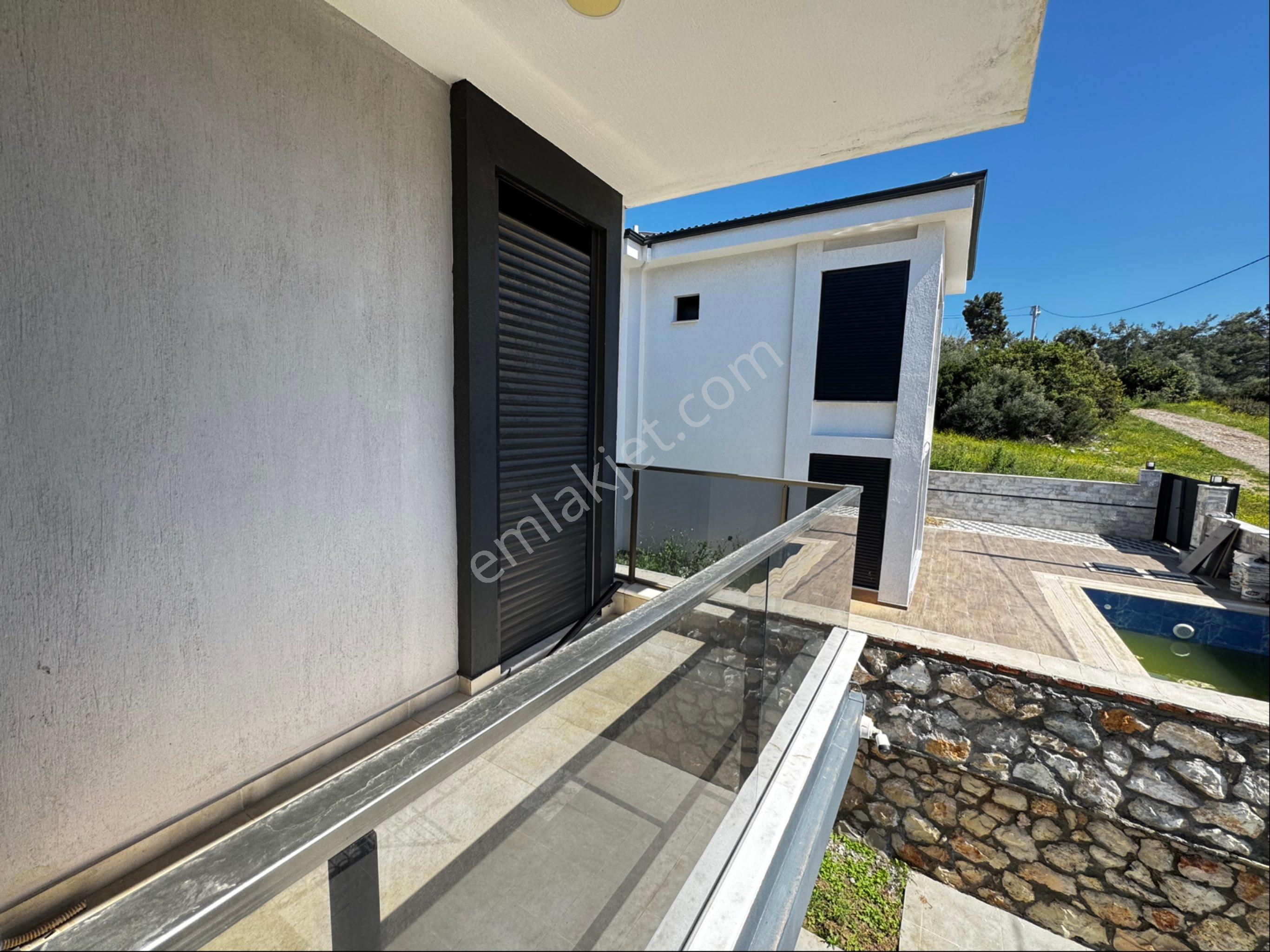Akbükte Doga İle İçiçe 4+1 Müstakil Villa - Görsel 27