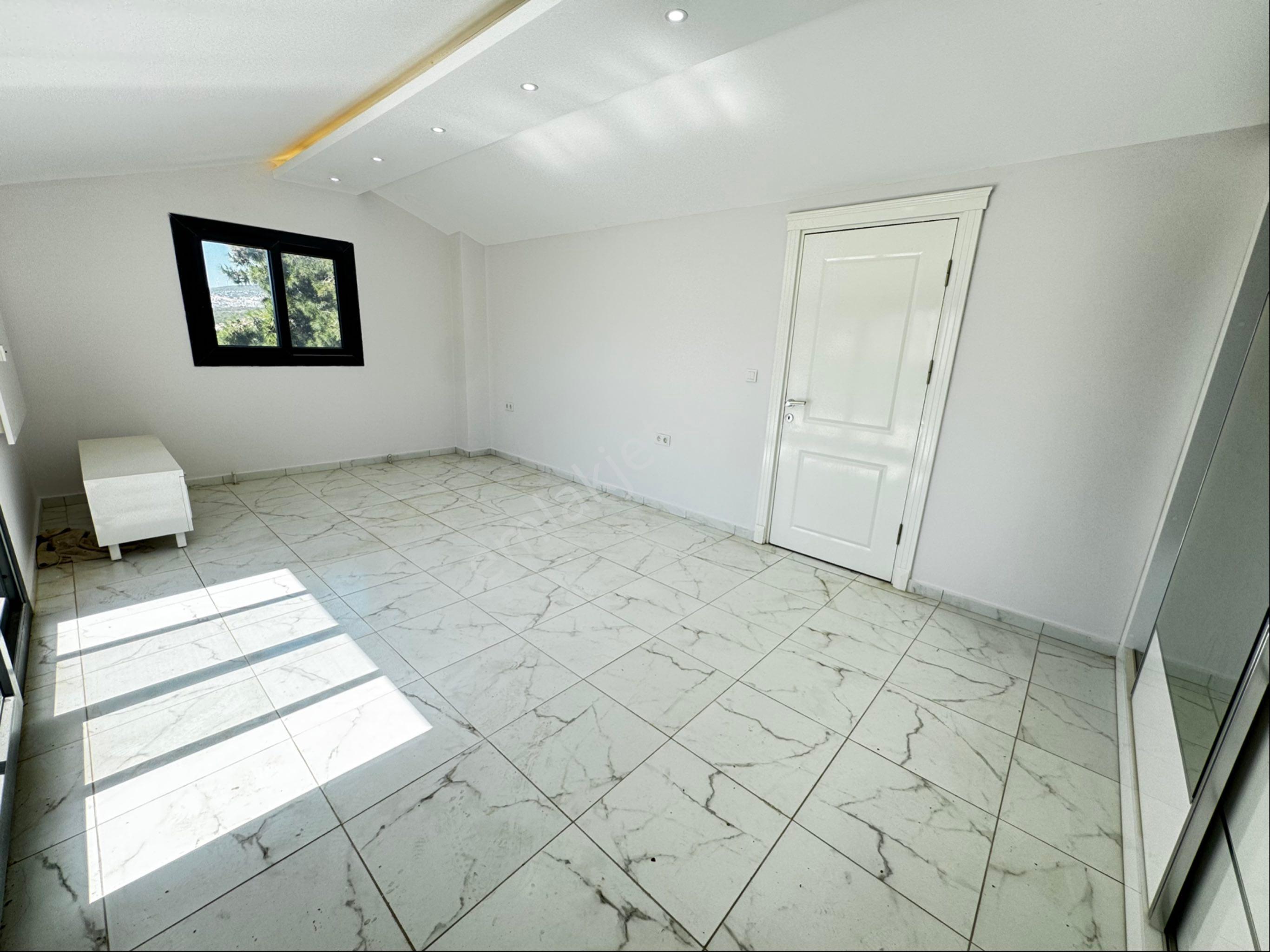 Akbükte Doga İle İçiçe 4+1 Müstakil Villa - Görsel 32