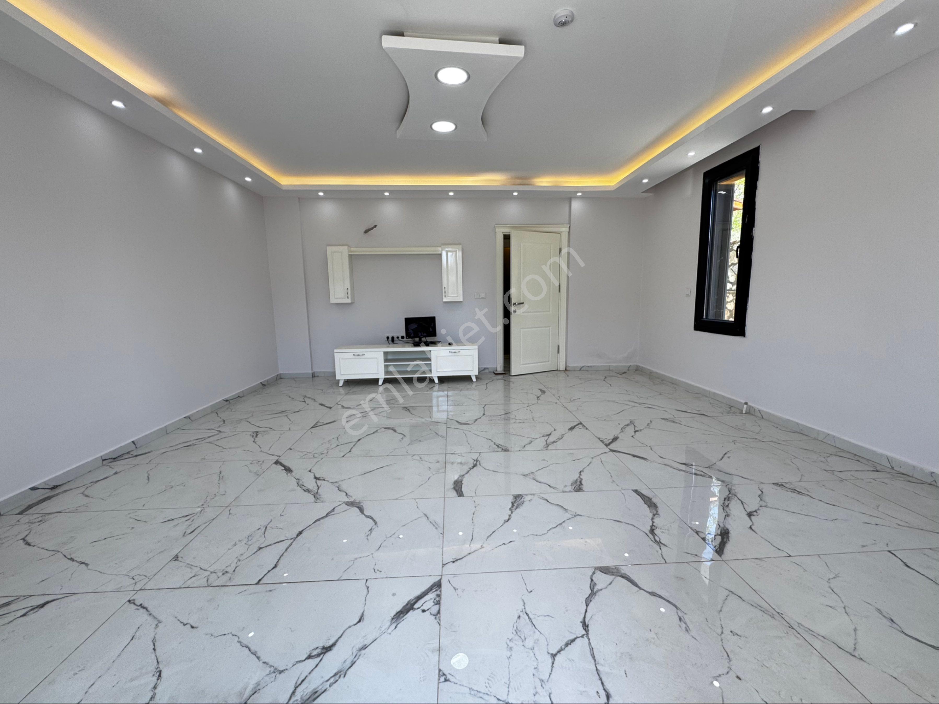 Akbükte Doga İle İçiçe 4+1 Müstakil Villa - Görsel 15