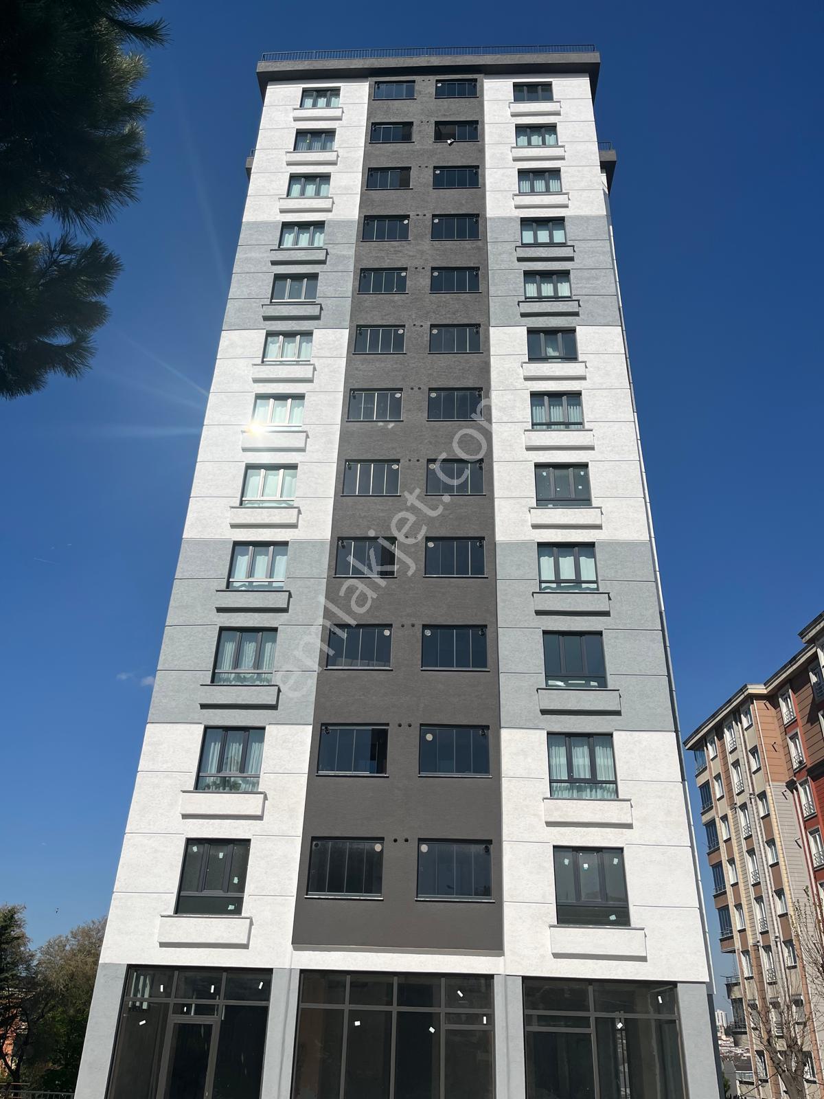 Serkan Gayrimenkulden Bağıcılar Barboros Mahallesinde 3+1 Sitede Kapalı Otoparklı 3+1 Daire