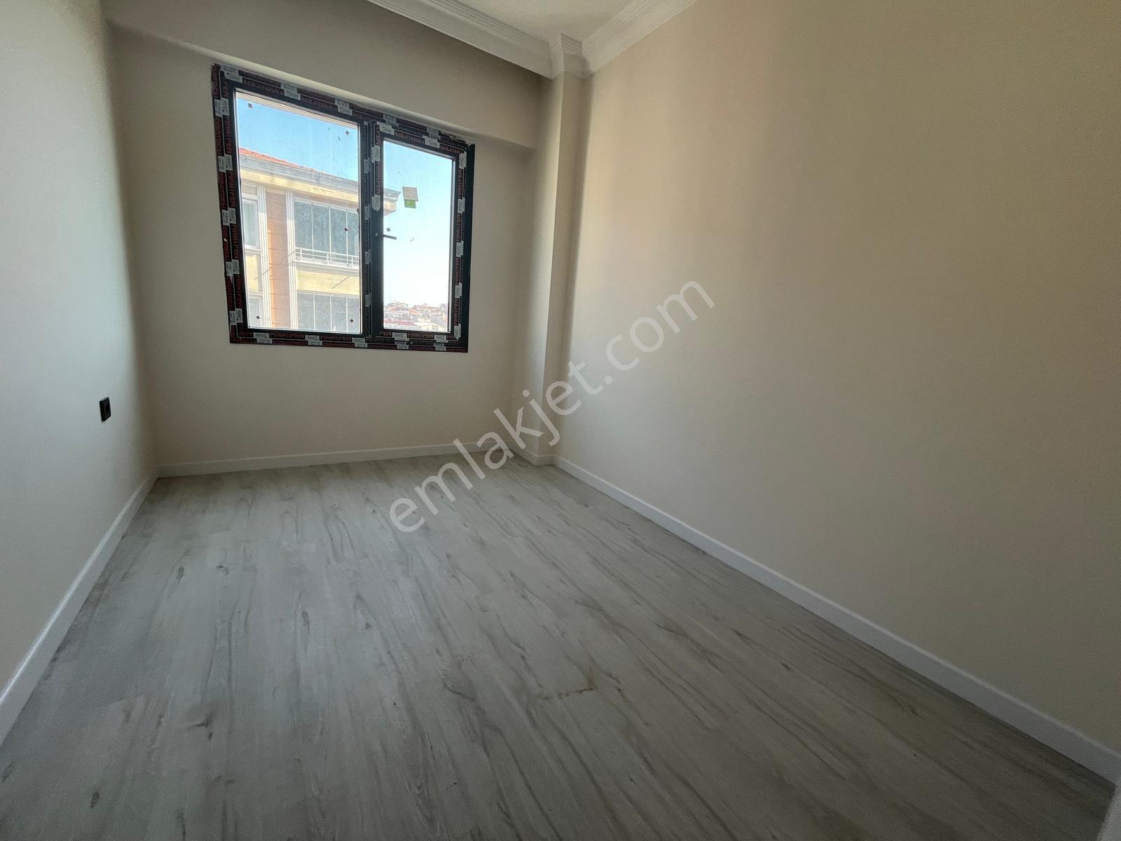 Serkan Gayrimenkulden Bağıcılar Barboros Mahallesinde 3+1 Sitede Kapalı Otoparklı 3+1 Daire - Görsel 7