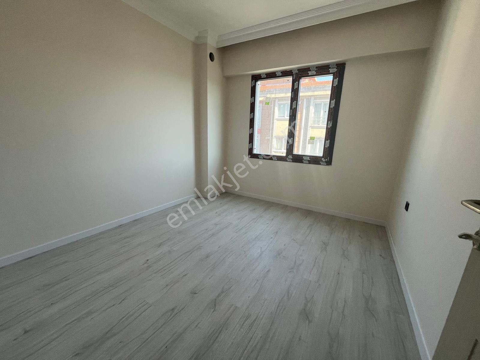 Serkan Gayrimenkulden Bağıcılar Barboros Mahallesinde 3+1 Sitede Kapalı Otoparklı 3+1 Daire - Görsel 11