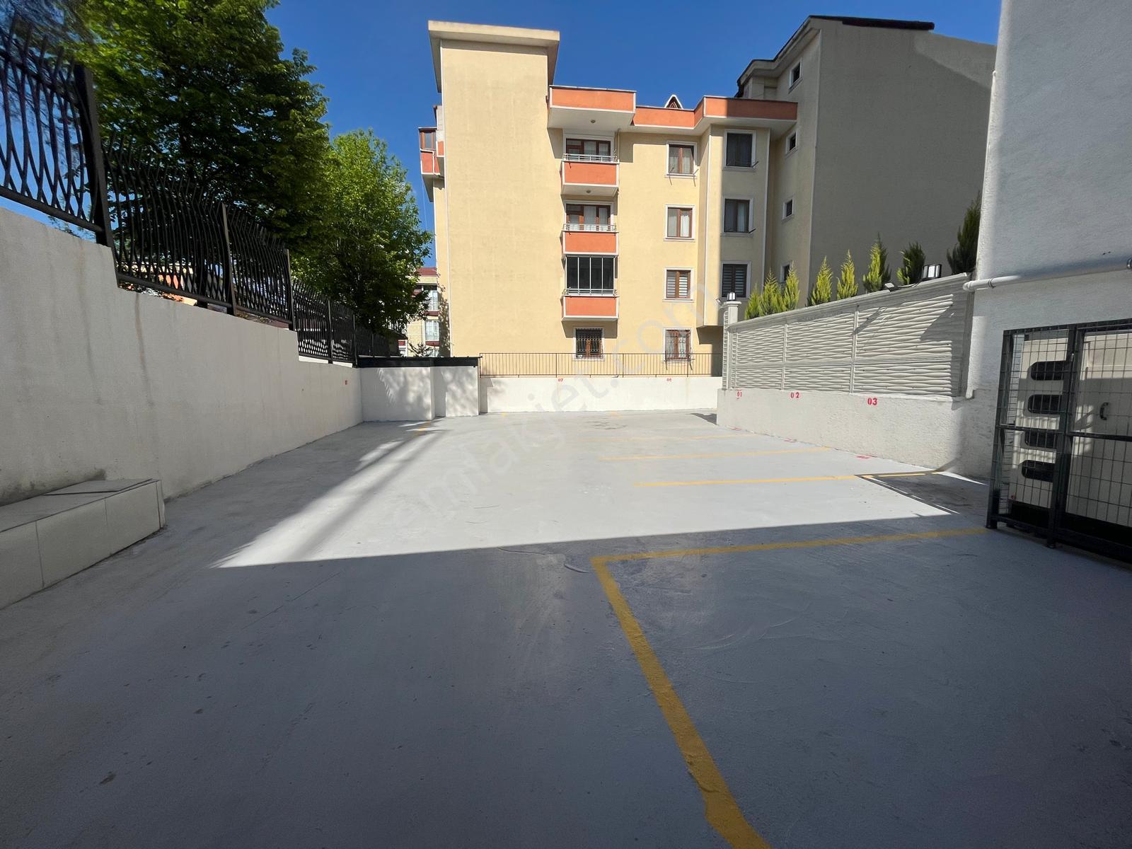Serkan Gayrimenkulden Bağıcılar Barboros Mahallesinde 3+1 Sitede Kapalı Otoparklı 3+1 Daire - Görsel 16