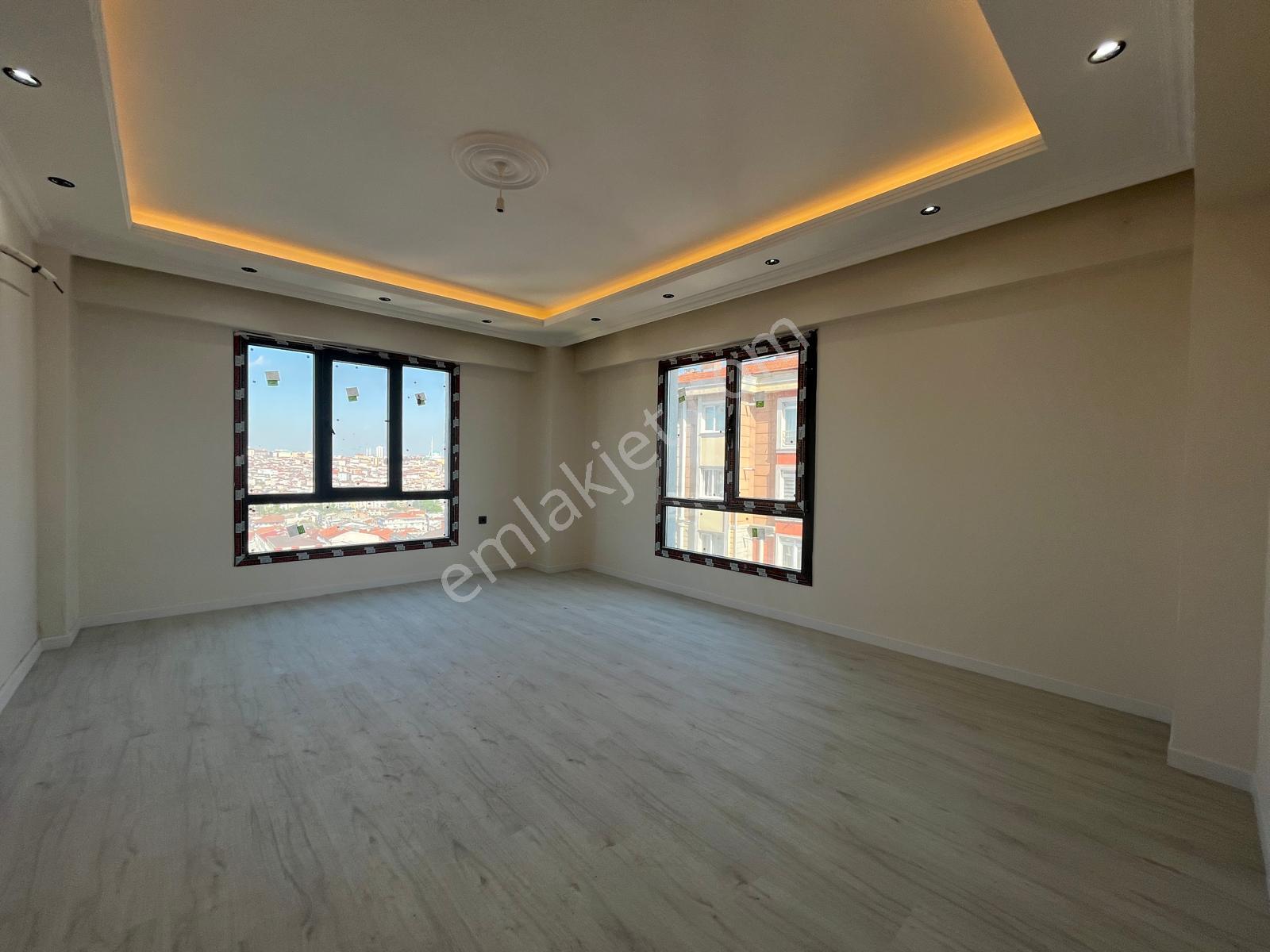 Serkan Gayrimenkulden Bağıcılar Barboros Mahallesinde 3+1 Sitede Kapalı Otoparklı 3+1 Daire - Görsel 2