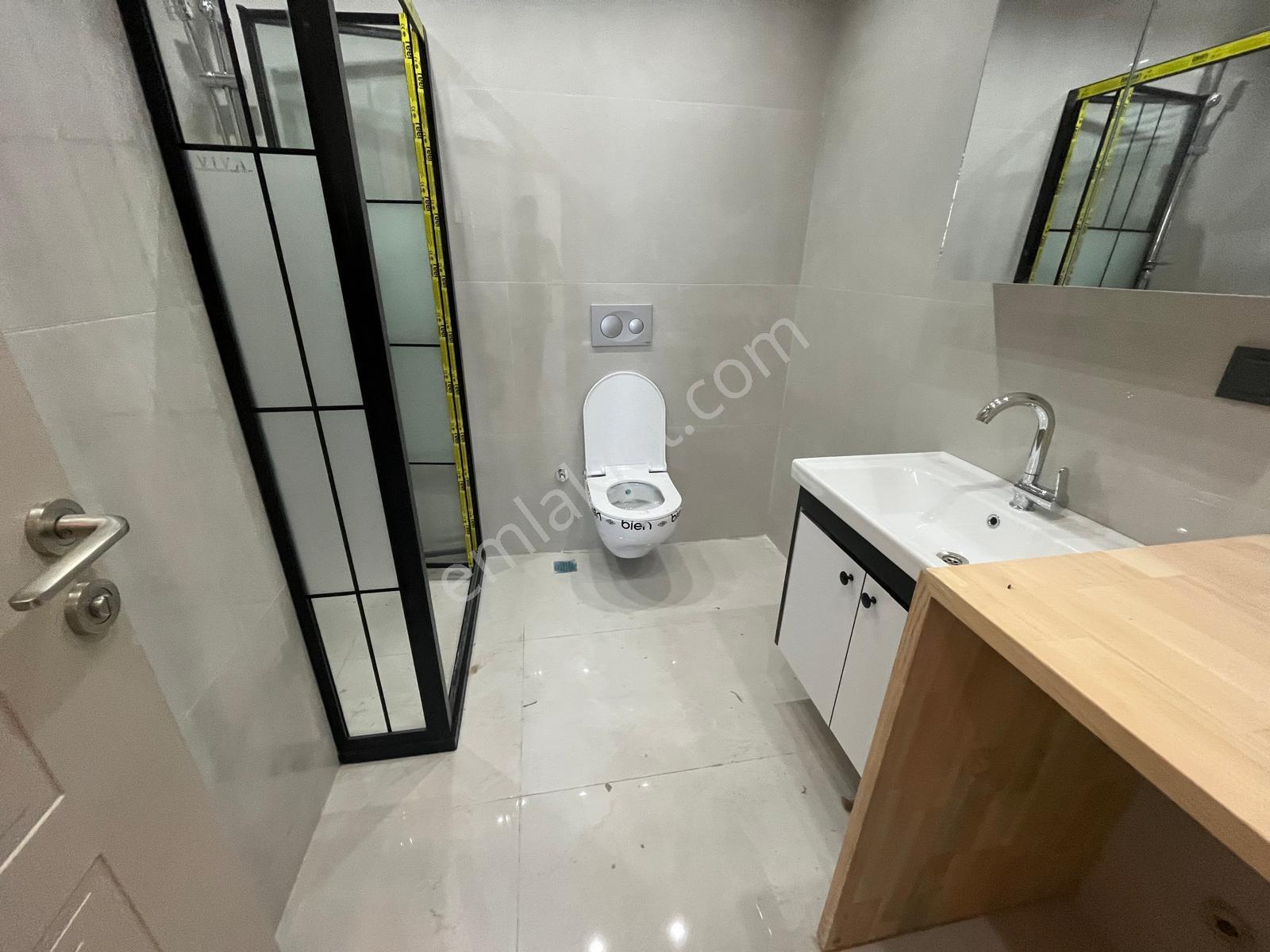 Serkan Gayrimenkulden Bağıcılar Barboros Mahallesinde 3+1 Sitede Kapalı Otoparklı 3+1 Daire - Görsel 15