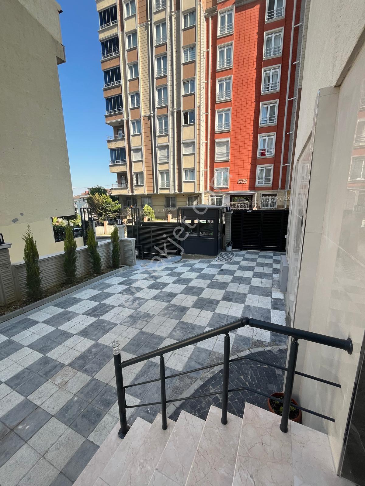 Serkan Gayrimenkulden Bağıcılar Barboros Mahallesinde 3+1 Sitede Kapalı Otoparklı 3+1 Daire - Görsel 13