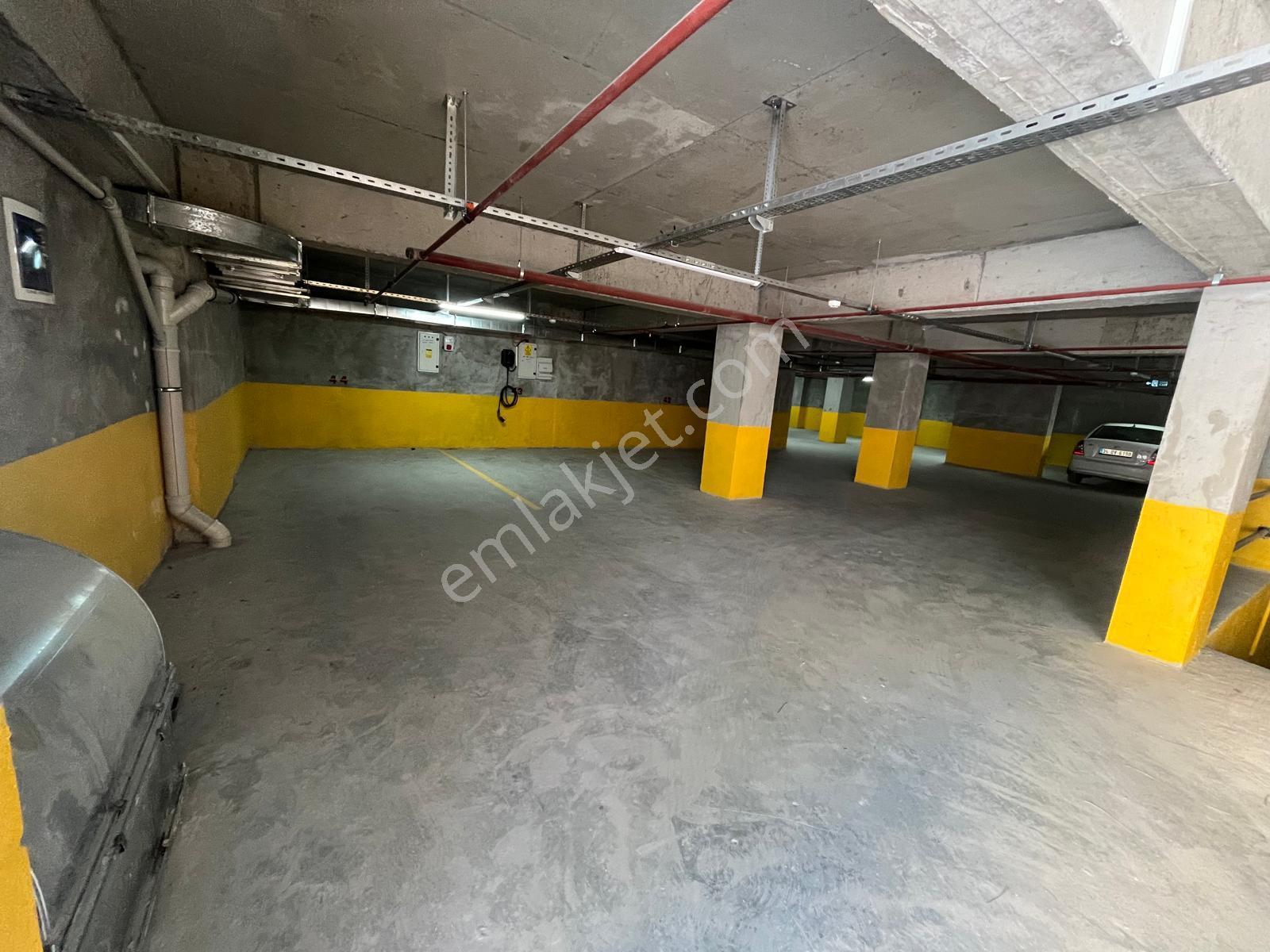 Serkan Gayrimenkulden Bağıcılar Barboros Mahallesinde 3+1 Sitede Kapalı Otoparklı 3+1 Daire - Görsel 24