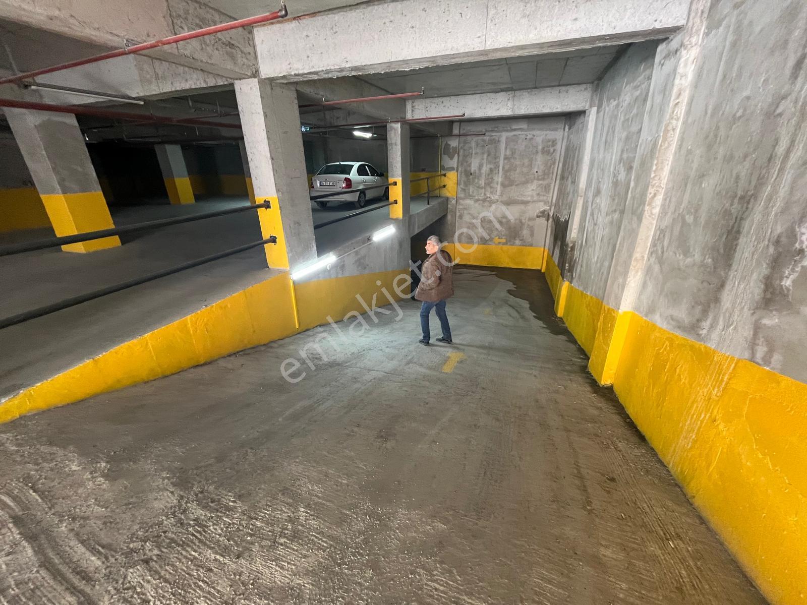 Serkan Gayrimenkulden Bağıcılar Barboros Mahallesinde 3+1 Sitede Kapalı Otoparklı 3+1 Daire - Görsel 17