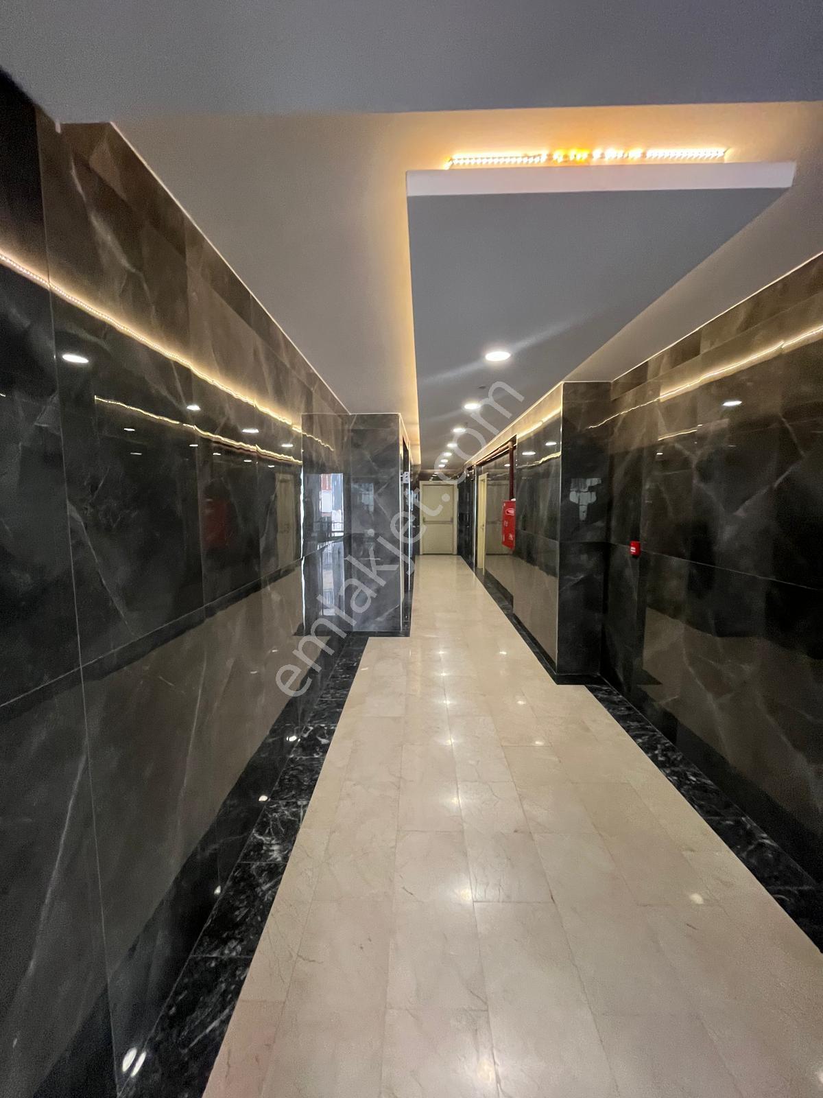 Serkan Gayrimenkulden Bağıcılar Barboros Mahallesinde 3+1 Sitede Kapalı Otoparklı 3+1 Daire - Görsel 9