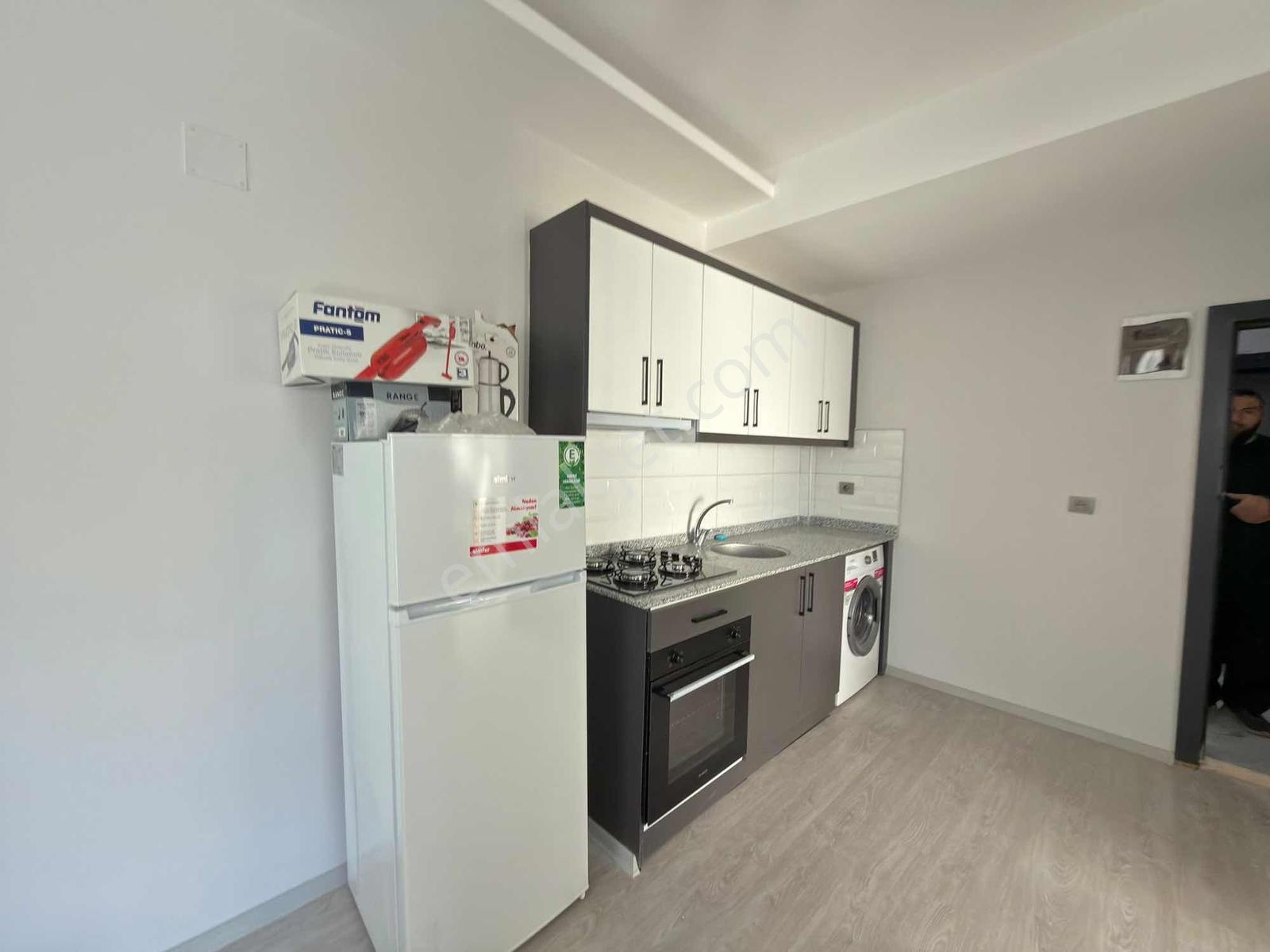 Cam Balkonlu Eşyalı Kiralık 1+1 Bulvar Üzeri - Görsel 11