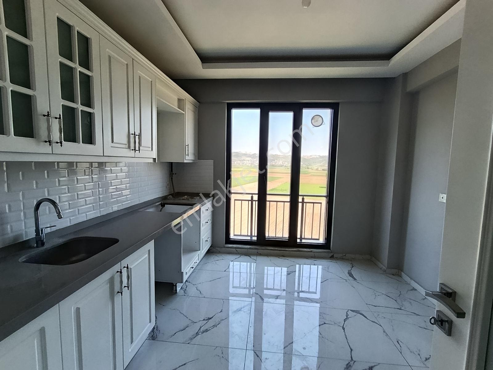 Kariyer'den Lüks Güvenlikli Site İçi Kiralık Daireler - Görsel 28