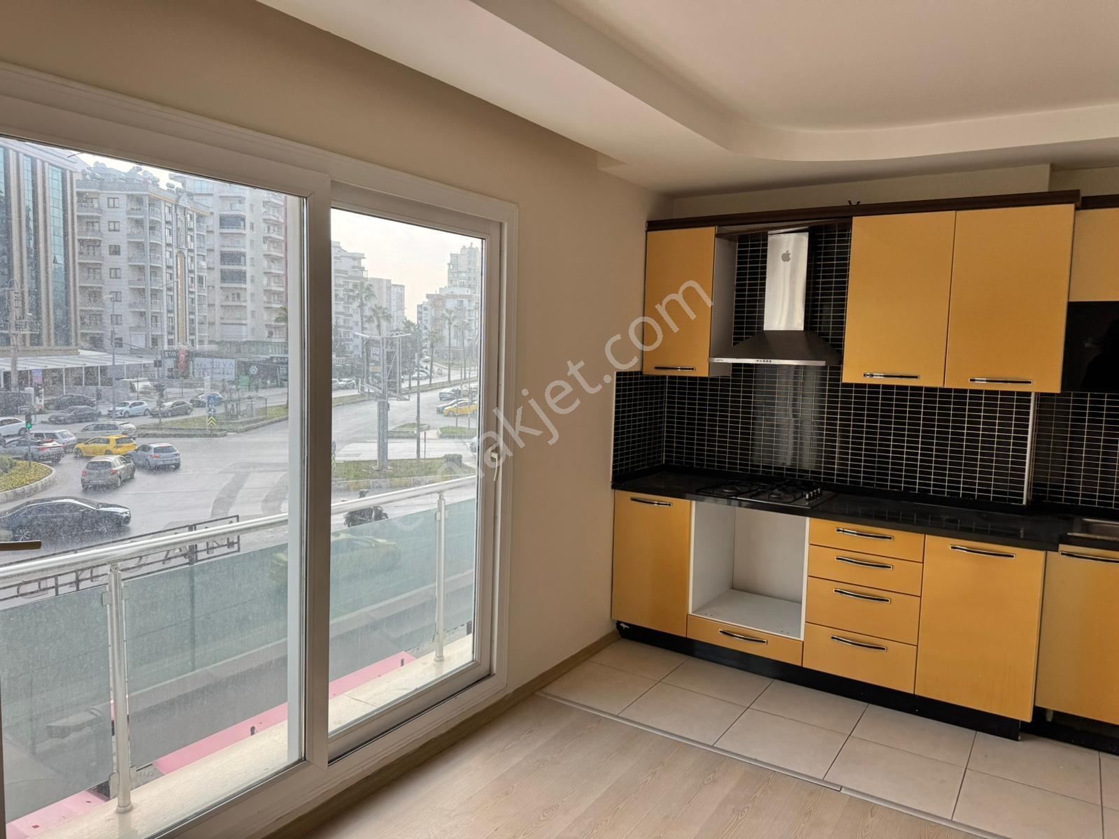 Bm''den Üniversite Caddesin'de 2+1 120m2 Teraslı Geniş Daire - Görsel 4