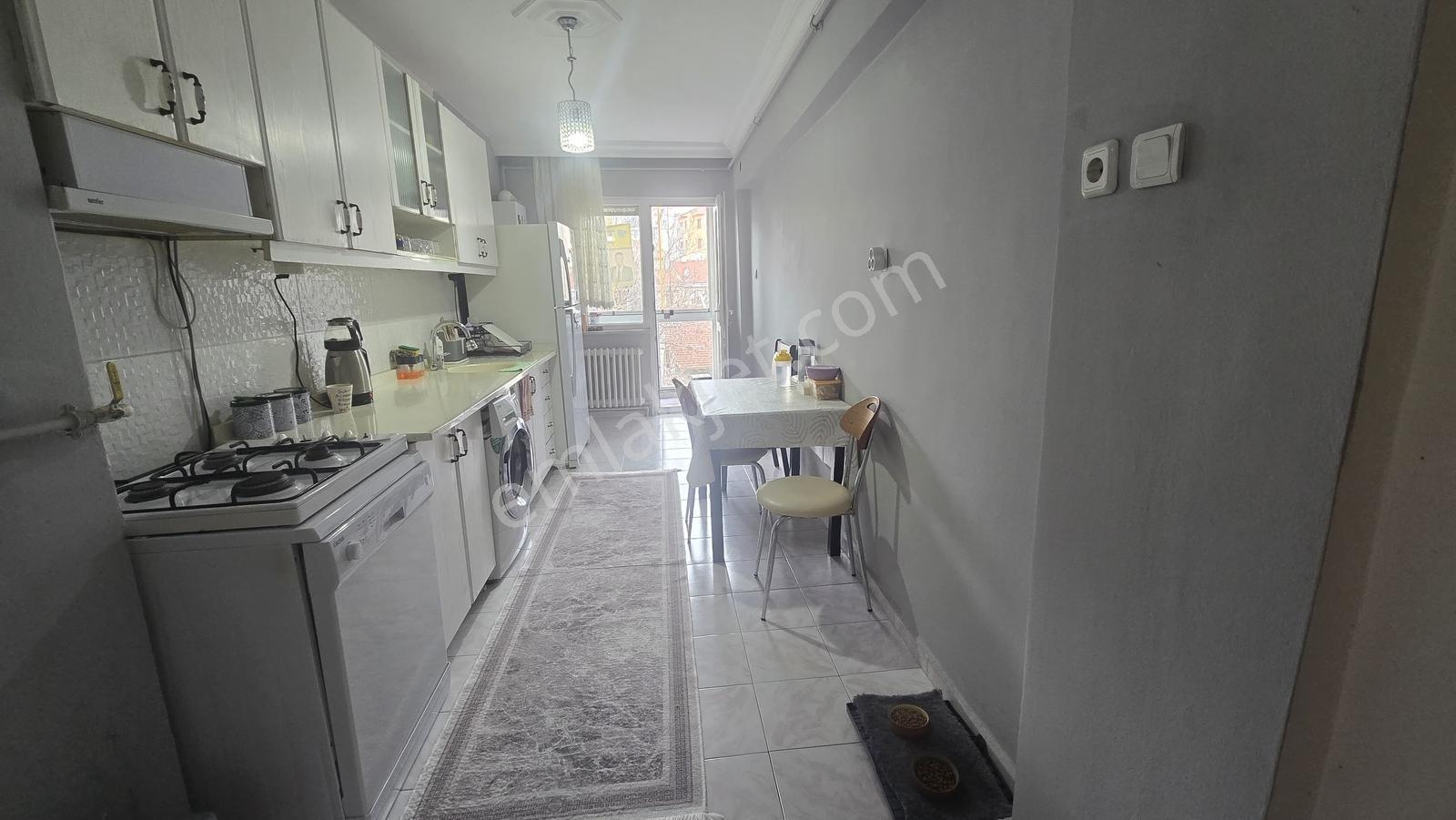 Rw Nest'ten Güllük Mahallesi Balkan Cad. Bakımlı 3+1 Satılık - Görsel 5