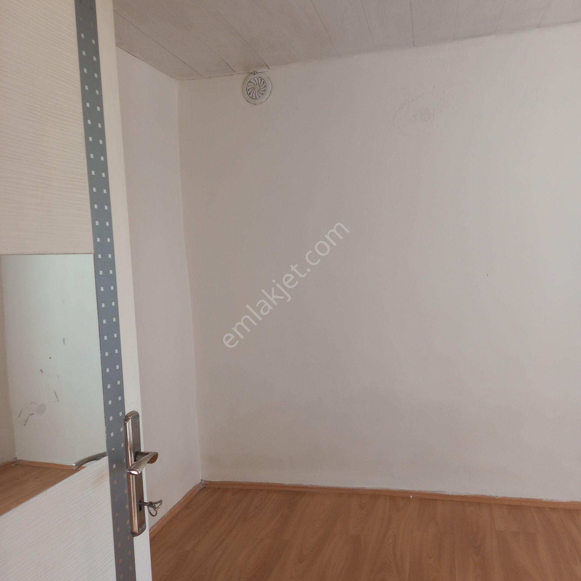Dönertaş Emlaktan Merkezde Kiralık Sobalı Müstakil Ev - Görsel 16