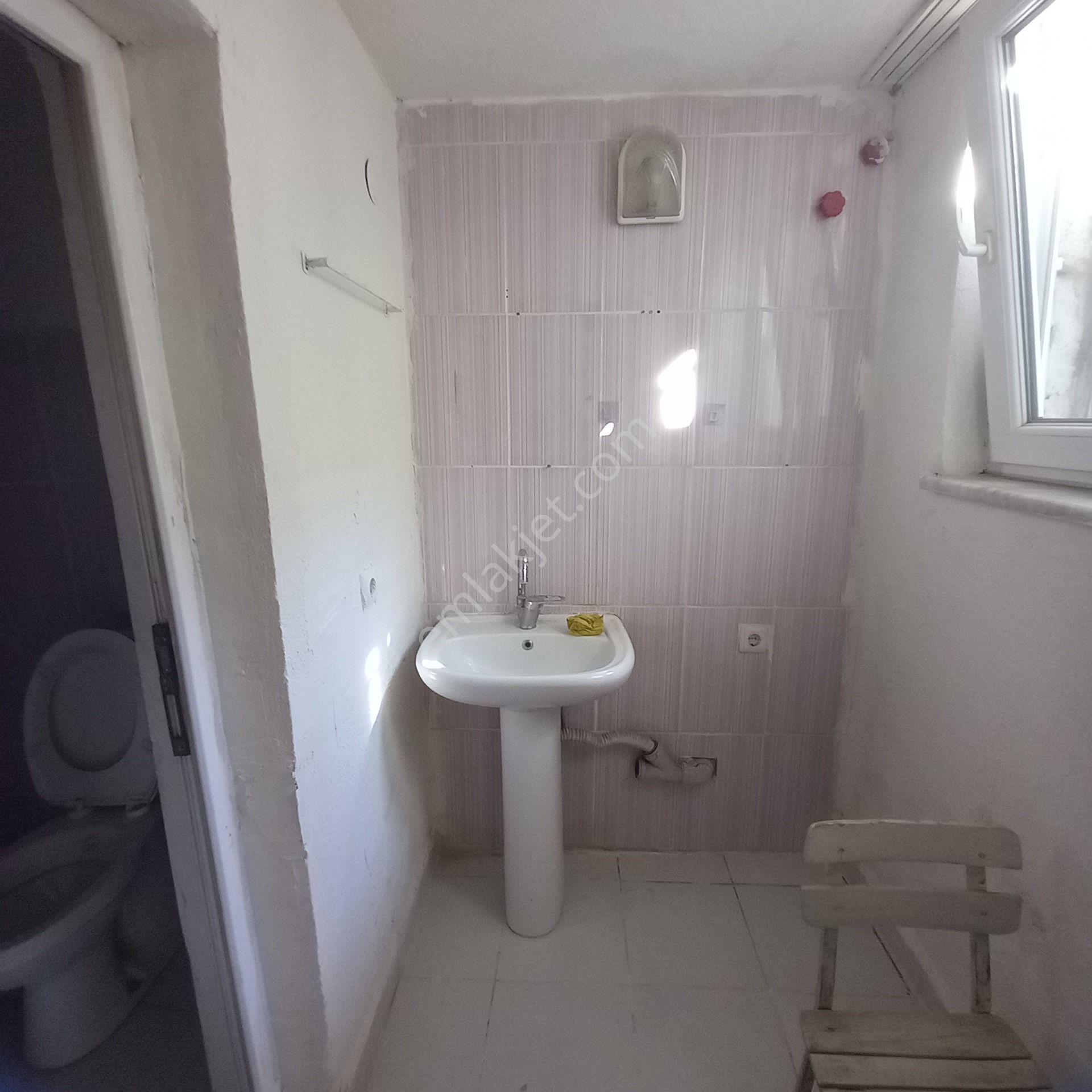 Dönertaş Emlaktan Merkezde Kiralık Sobalı Müstakil Ev - Görsel 25