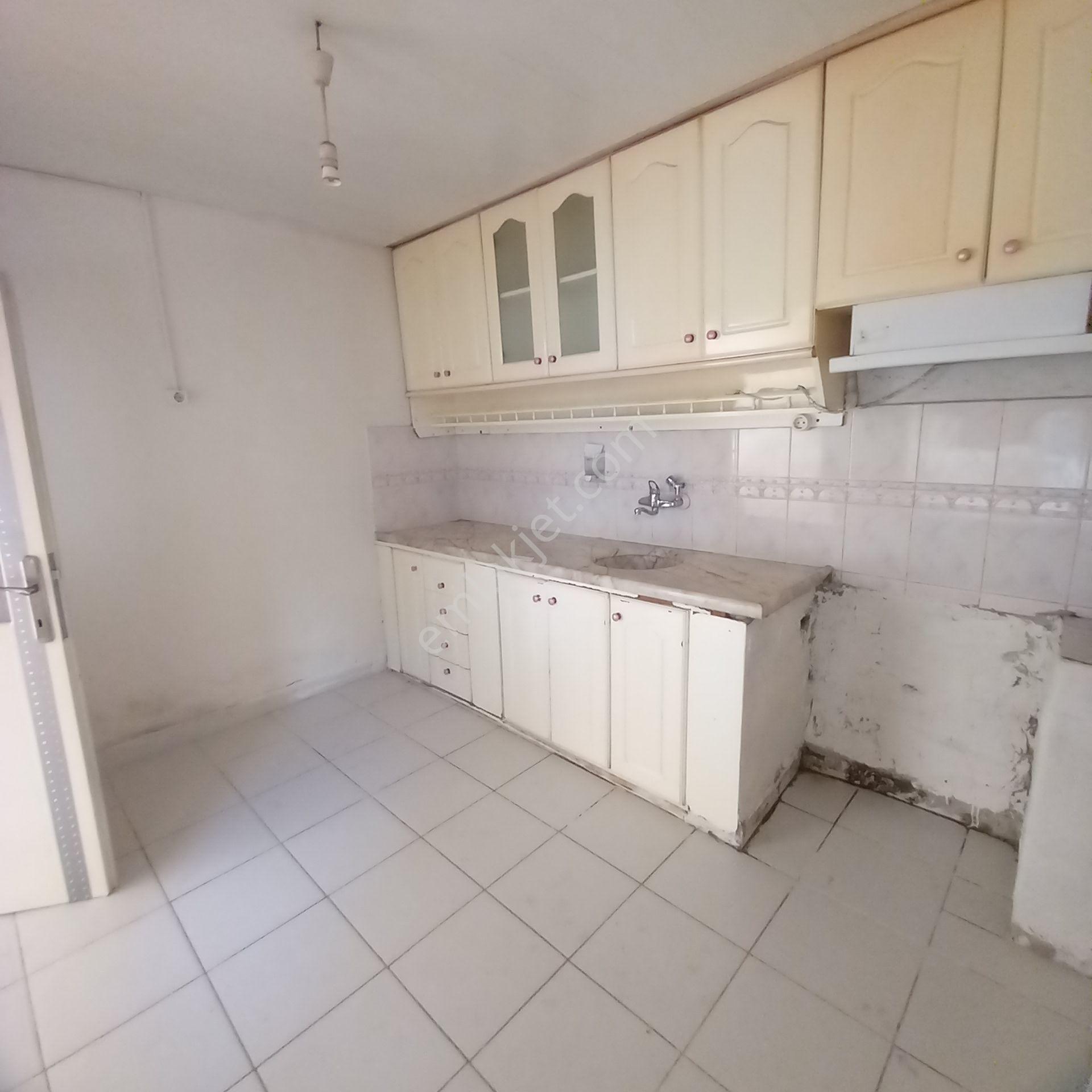 Dönertaş Emlaktan Merkezde Kiralık Sobalı Müstakil Ev - Görsel 26