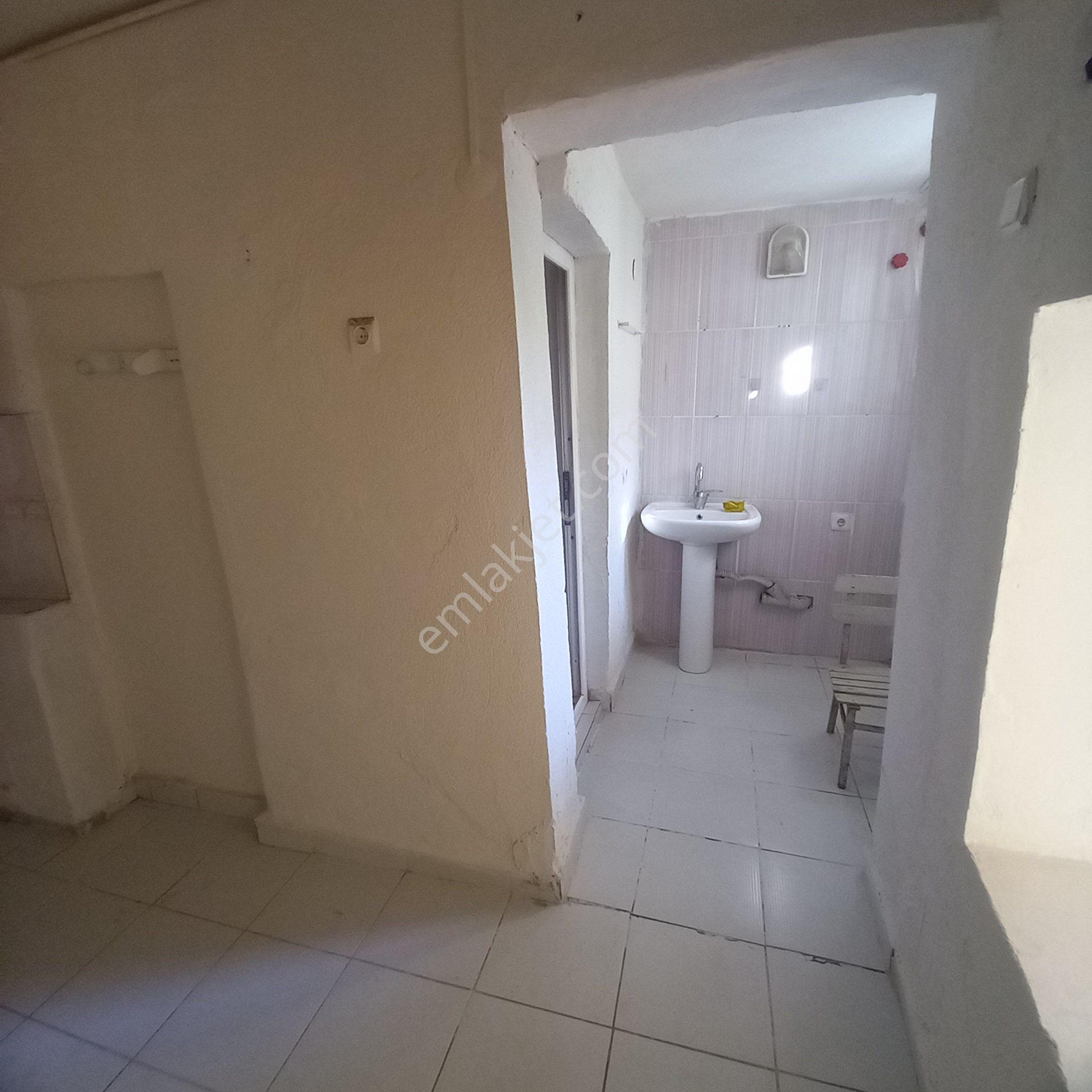 Dönertaş Emlaktan Merkezde Kiralık Sobalı Müstakil Ev - Görsel 23