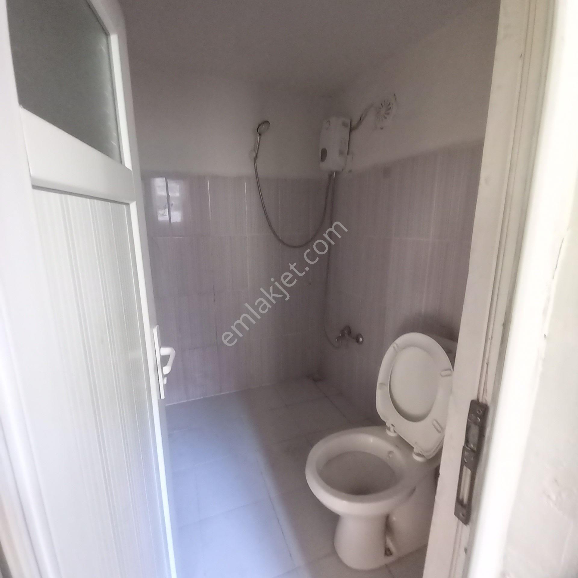 Dönertaş Emlaktan Merkezde Kiralık Sobalı Müstakil Ev - Görsel 24