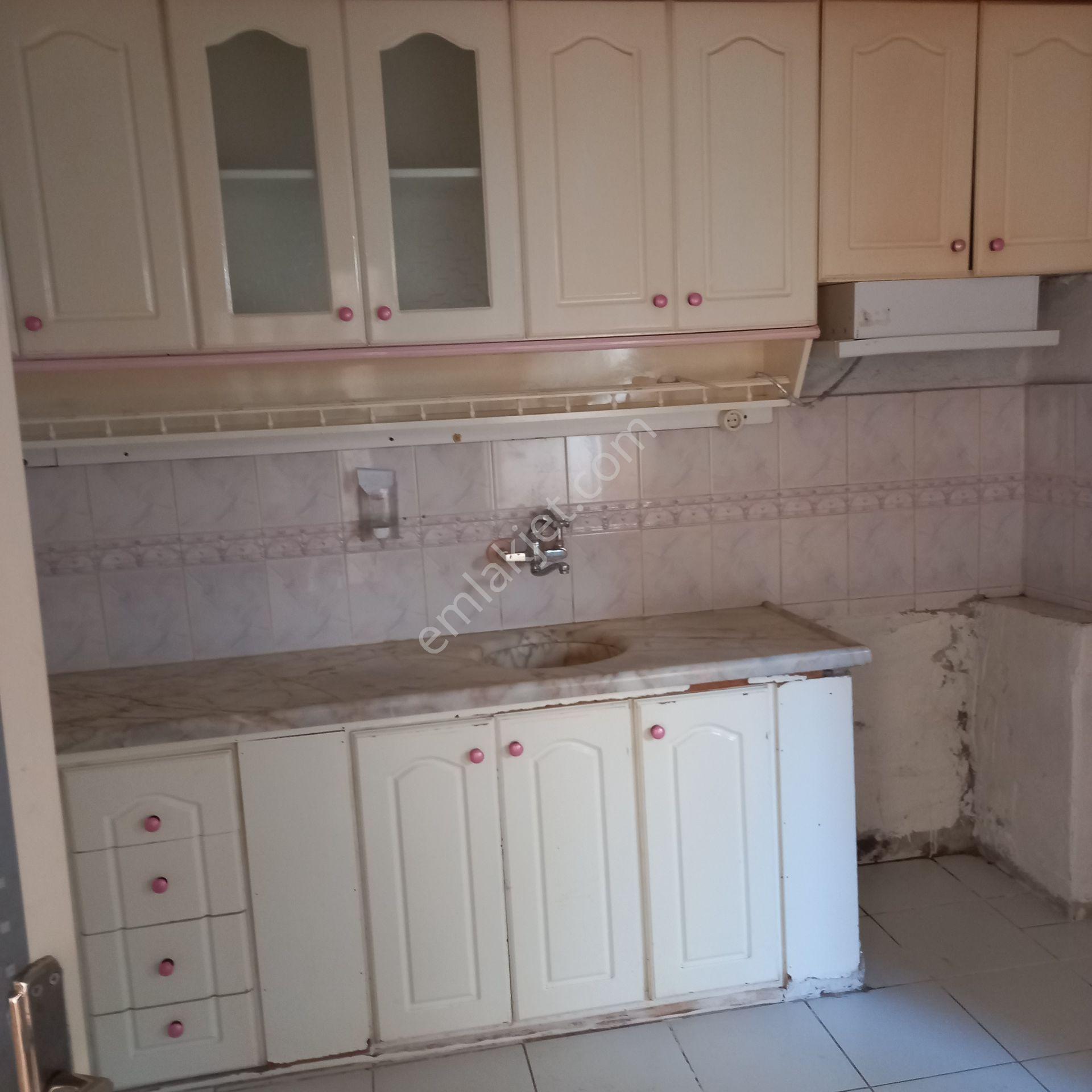 Dönertaş Emlaktan Merkezde Kiralık Sobalı Müstakil Ev - Görsel 21