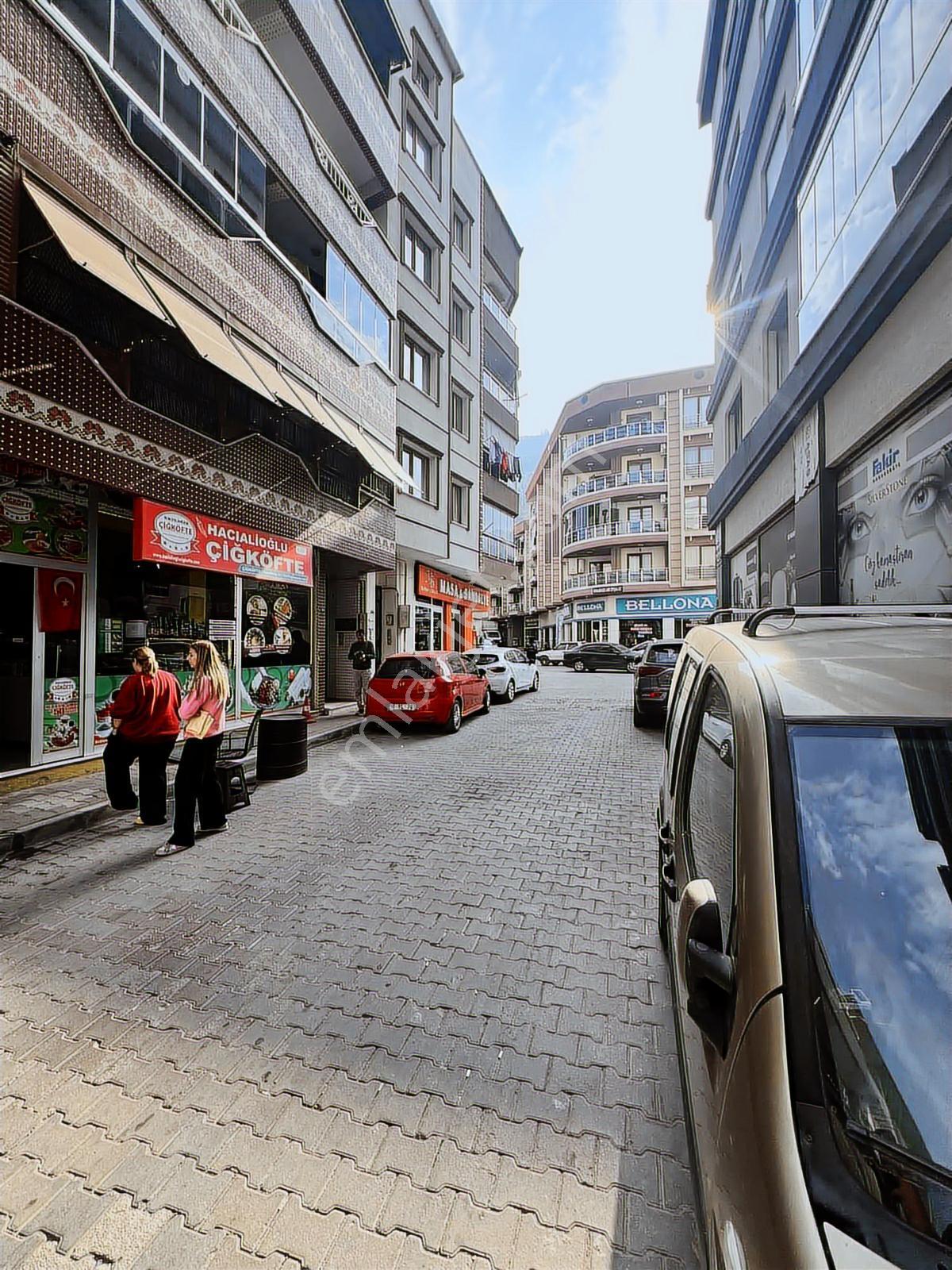 Kemalpaşa Merkezde Ana Cadde'den 1 Parsel İçerde 2 Katlı Dükkan