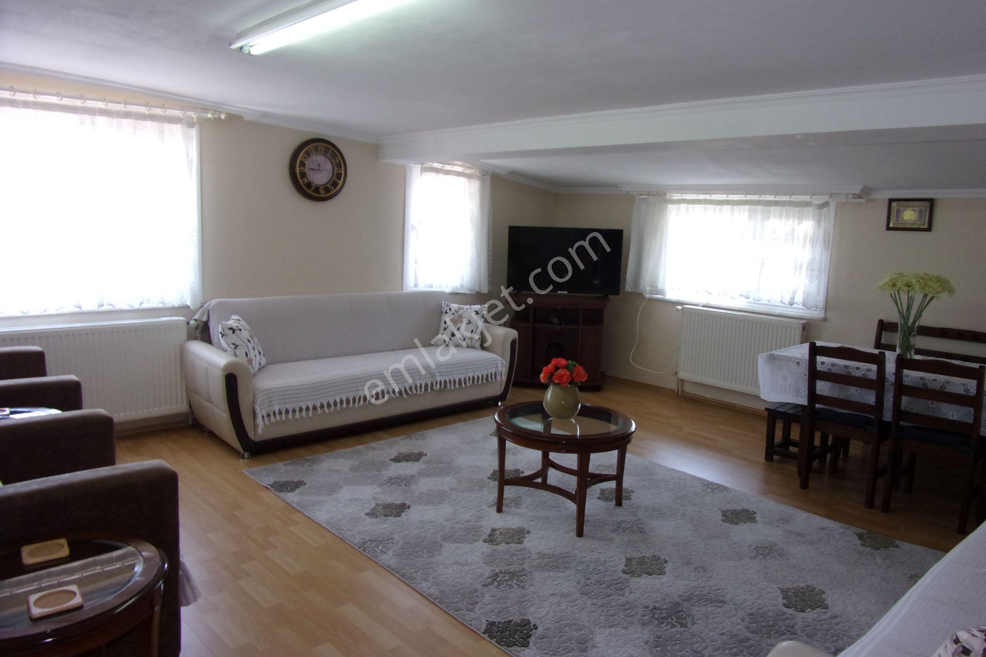 Sarıyer Hacıosman Metrosuna Çok Yakın 3+1 130 Metrekare Eşyaklı Kiralık Daire