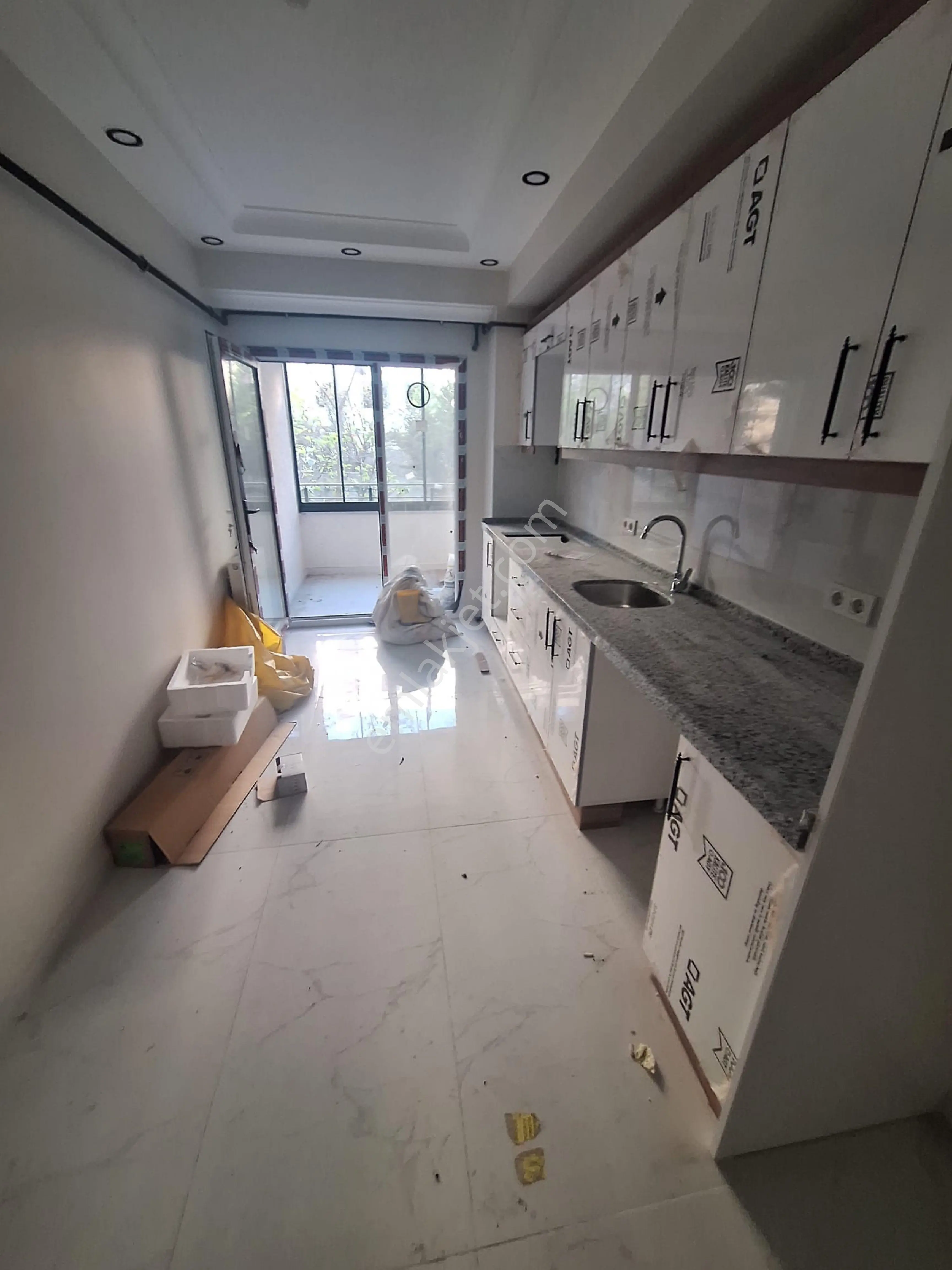 Merkez’de Metrobüse 2 Dakika 3+1 Sıfır 125m2 Kiralık Ara Kat Daire - Görsel 2