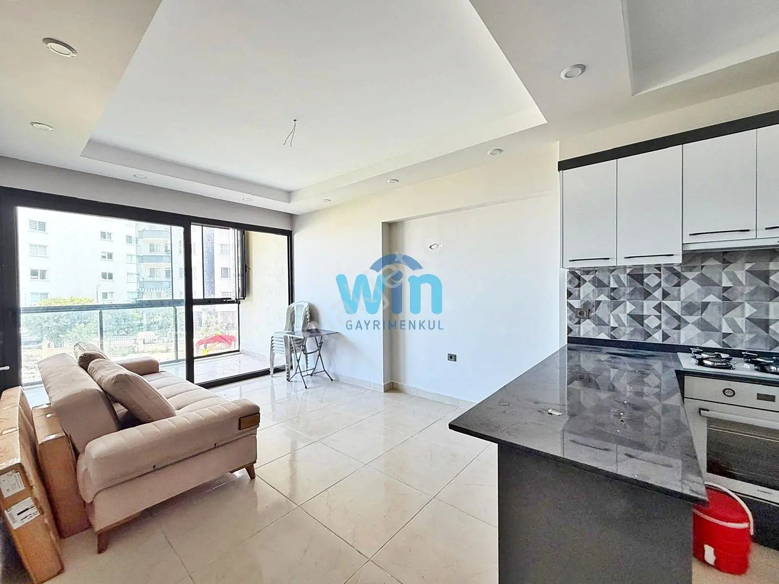 Win'den Çeşmeli Liparis Sunflowers 3 Tatil Sitesinde Satılık 1+1 - Görsel 3